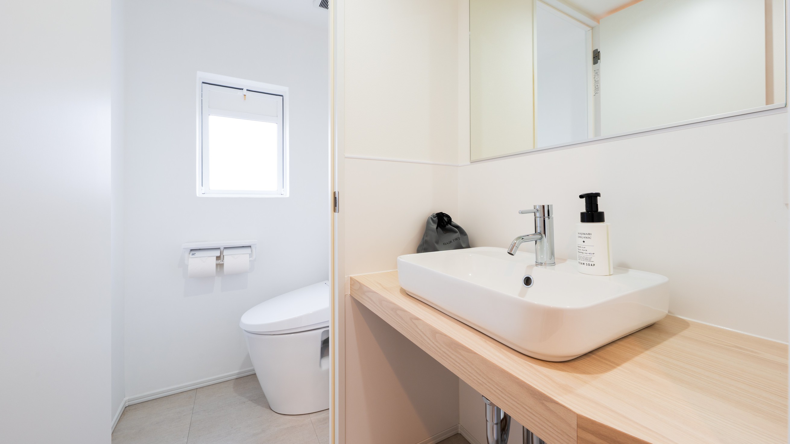 ツインルーム／トリプルルーム《洗面台／トイレ》