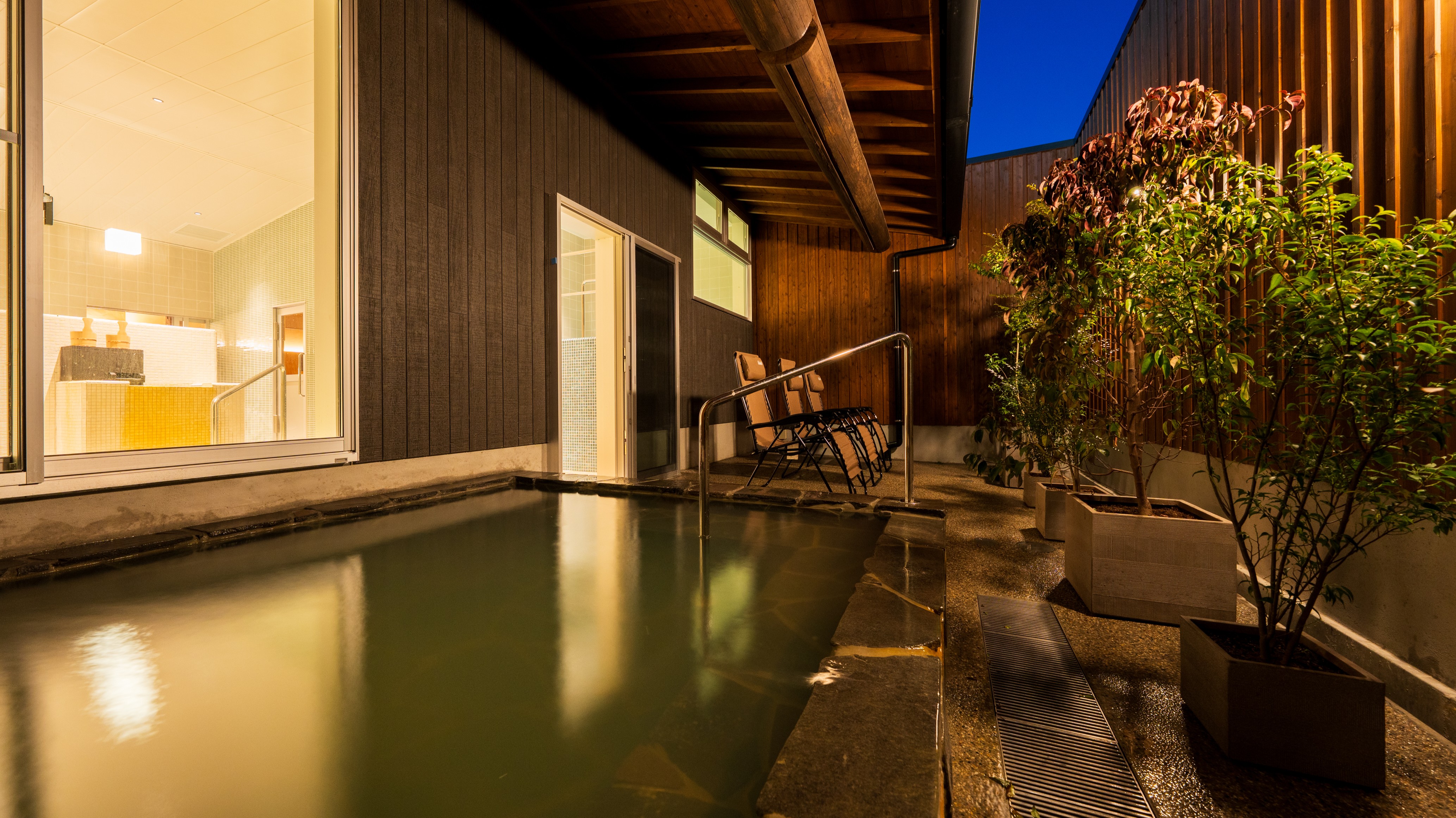 夜の露天風呂／女湯