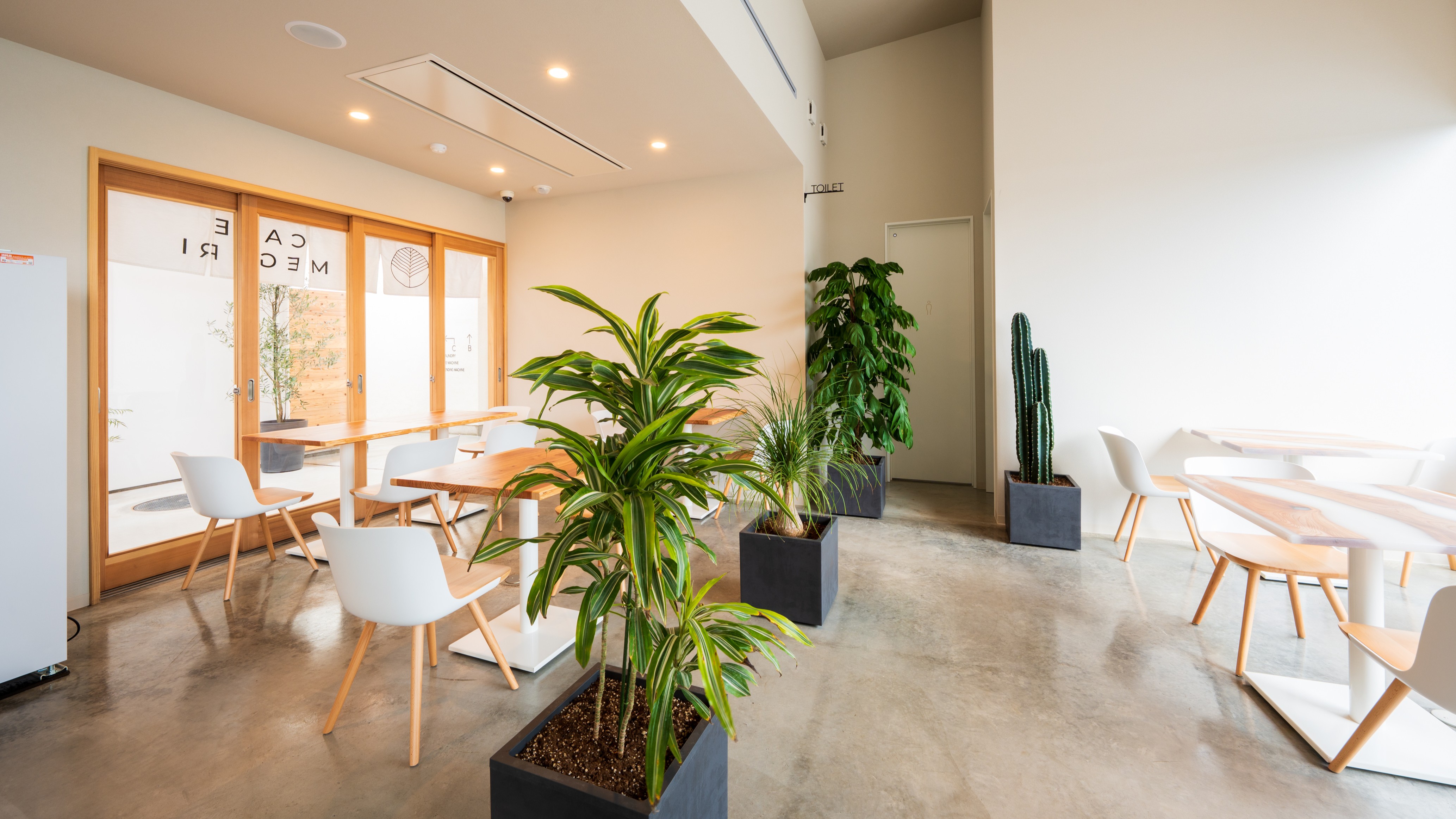 カフェスペースでは和スイーツや軽食をご提供しております。