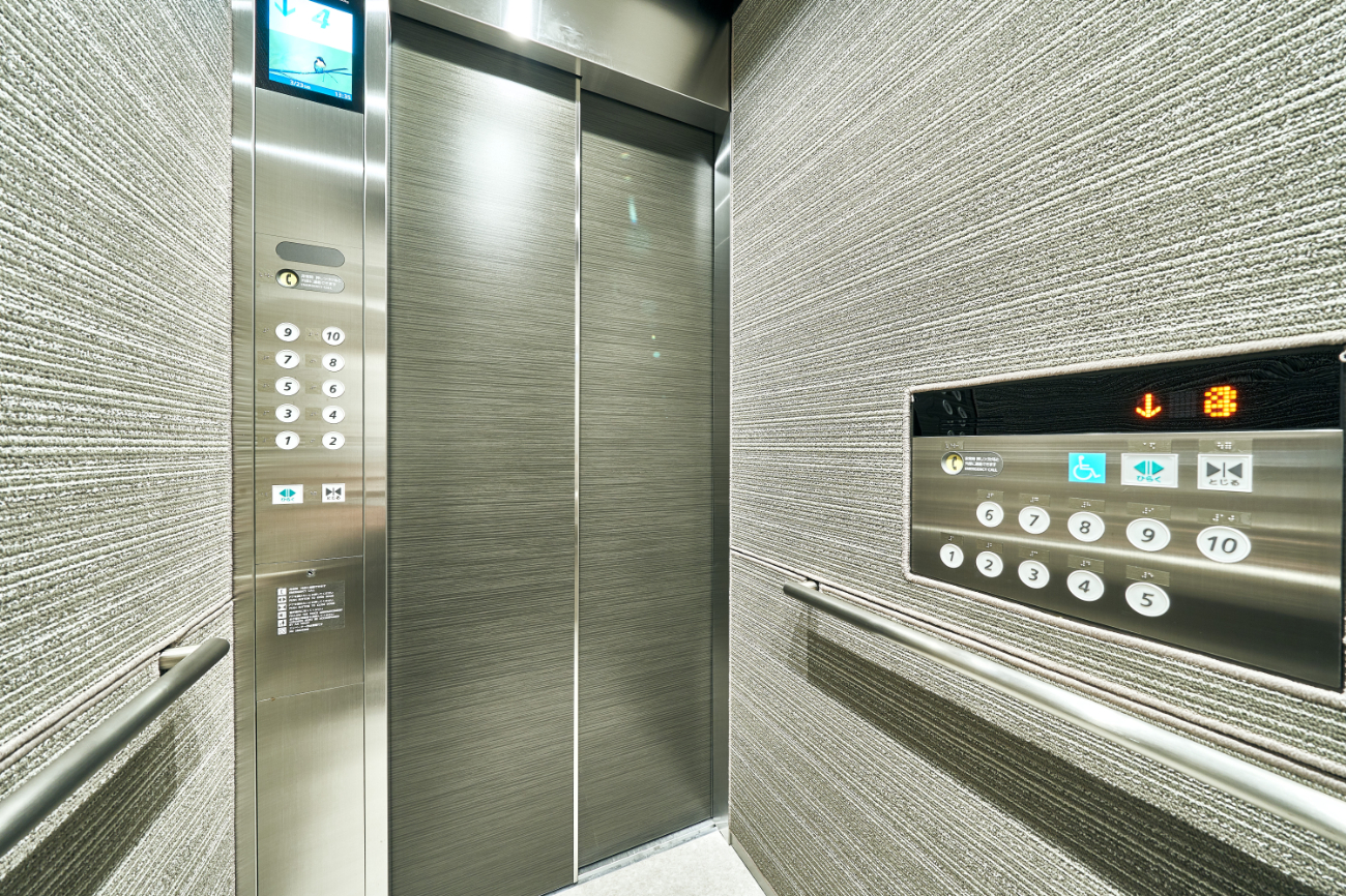 エレベーター中