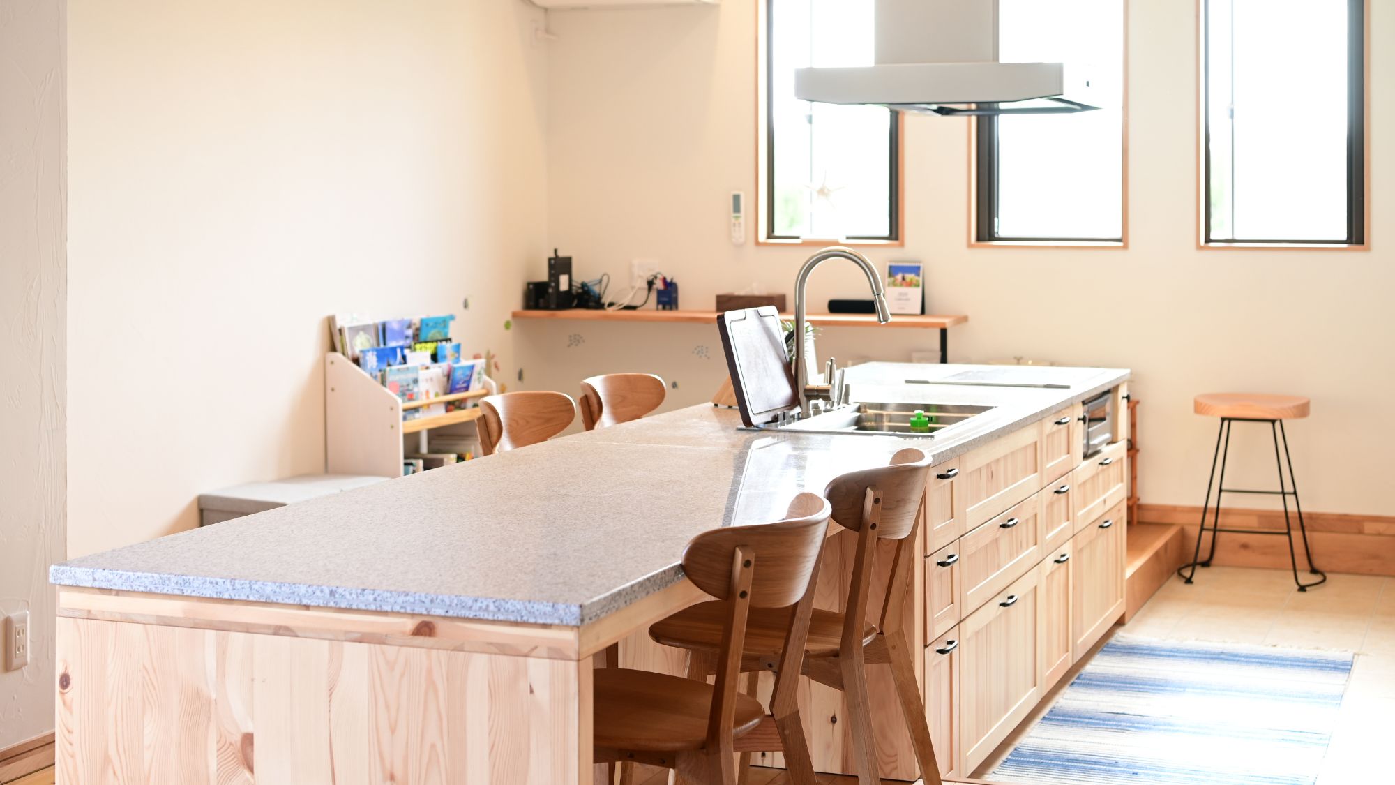 ダブルシンク付きのキッチン。作業が快適にできる。