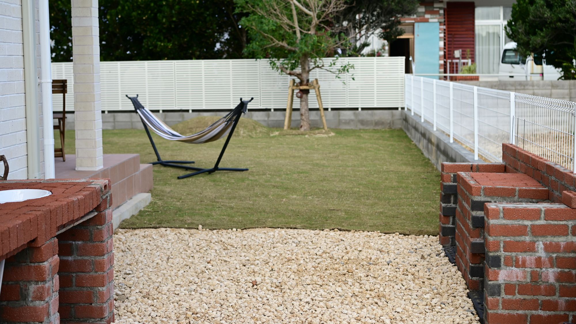 庭にあるハンモック。リラックスできる空間。