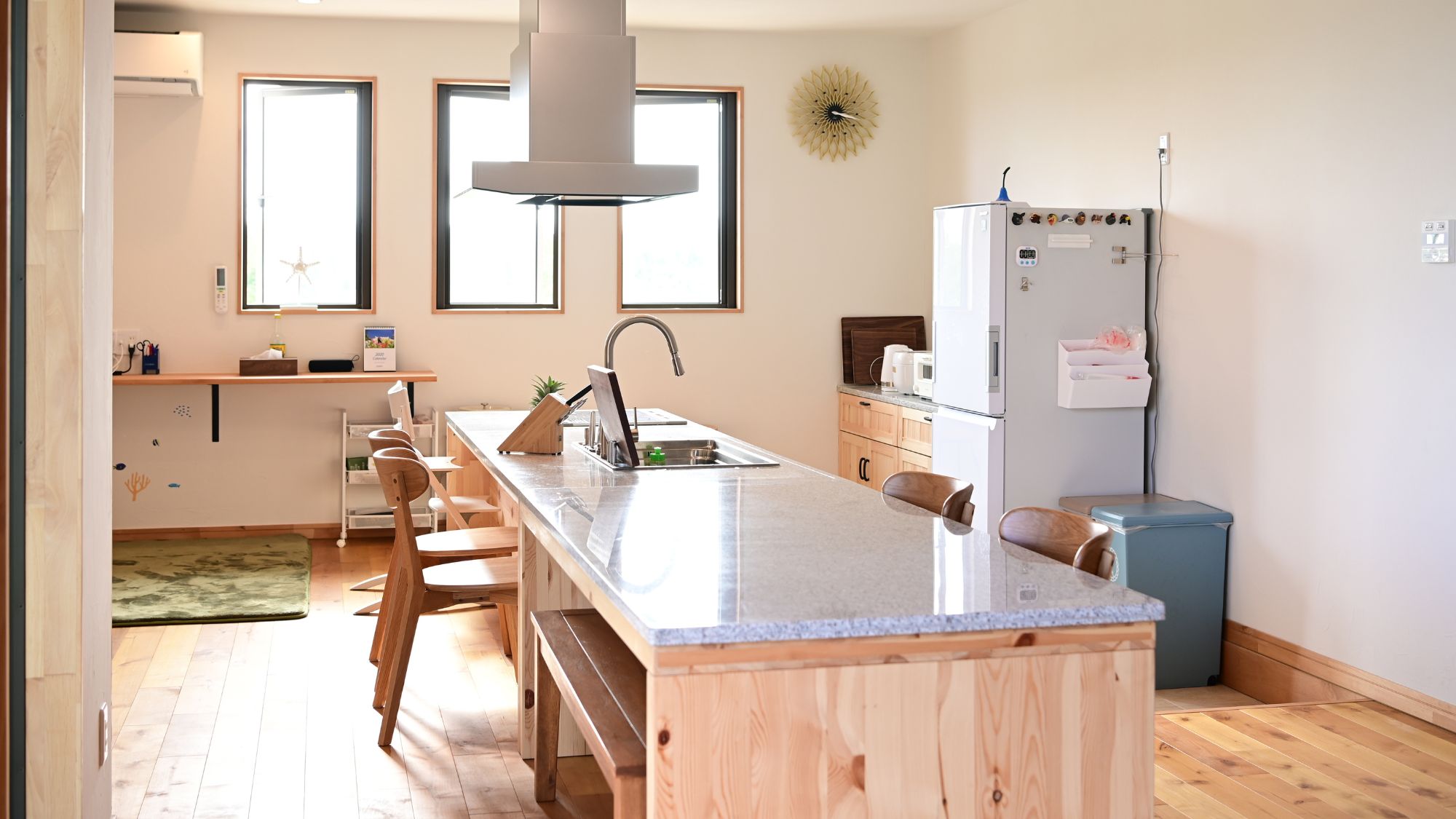 広々としたキッチン。大人数でも使いやすい設計。 