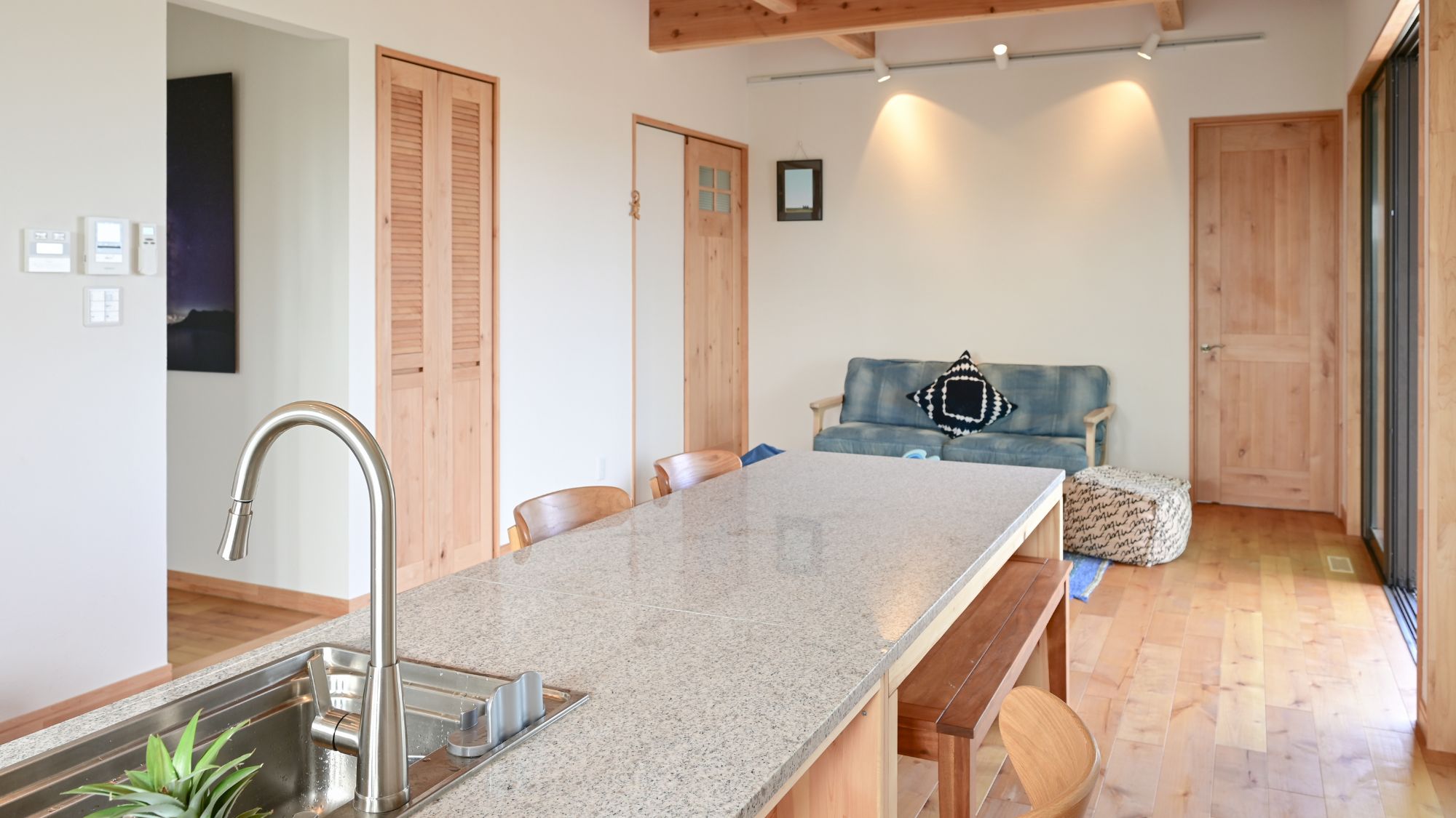 アイランドキッチン完備。広々として使いやすい。 