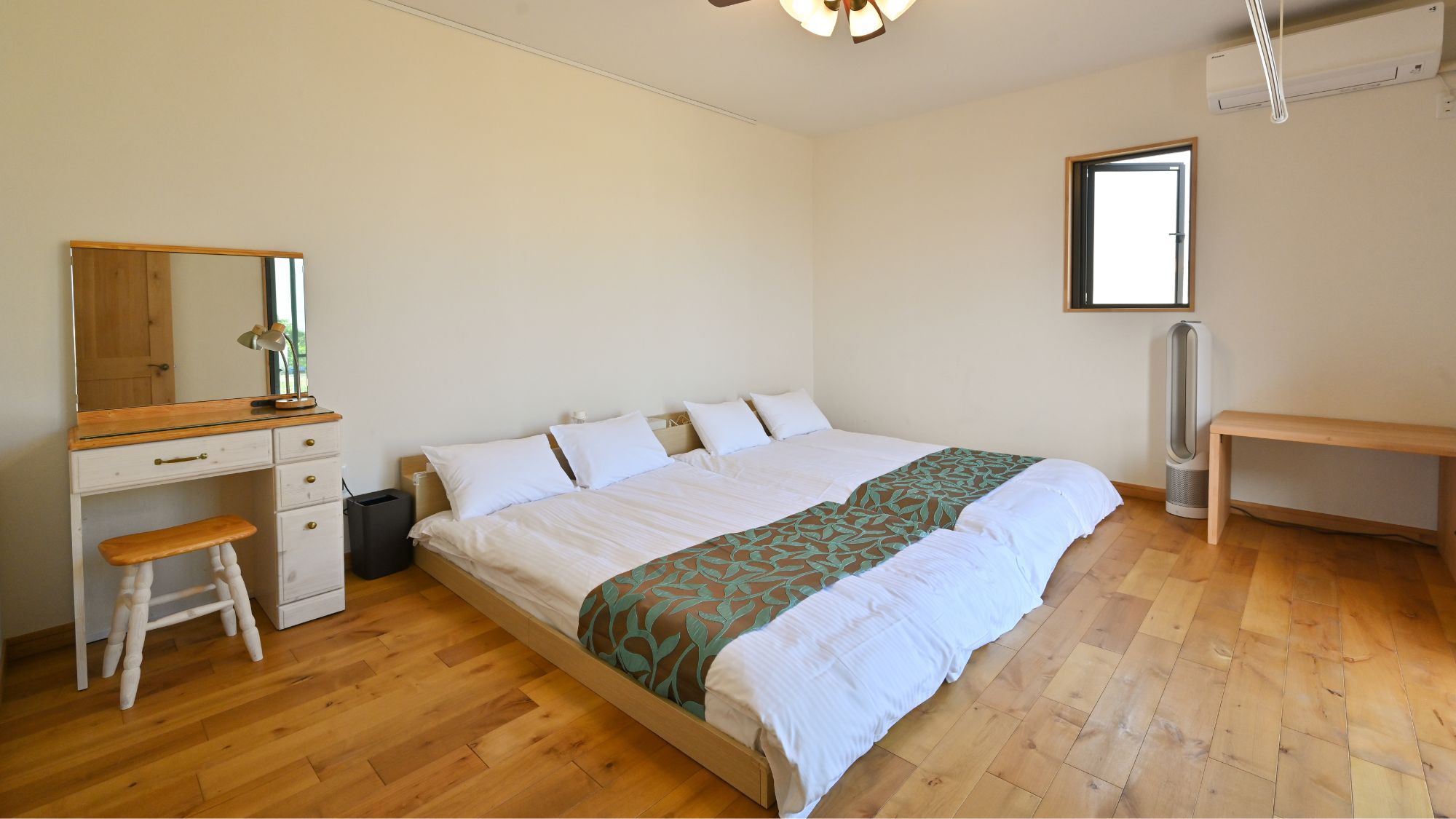 4人用ベッドルーム。ゆったりとくつろげる空間。