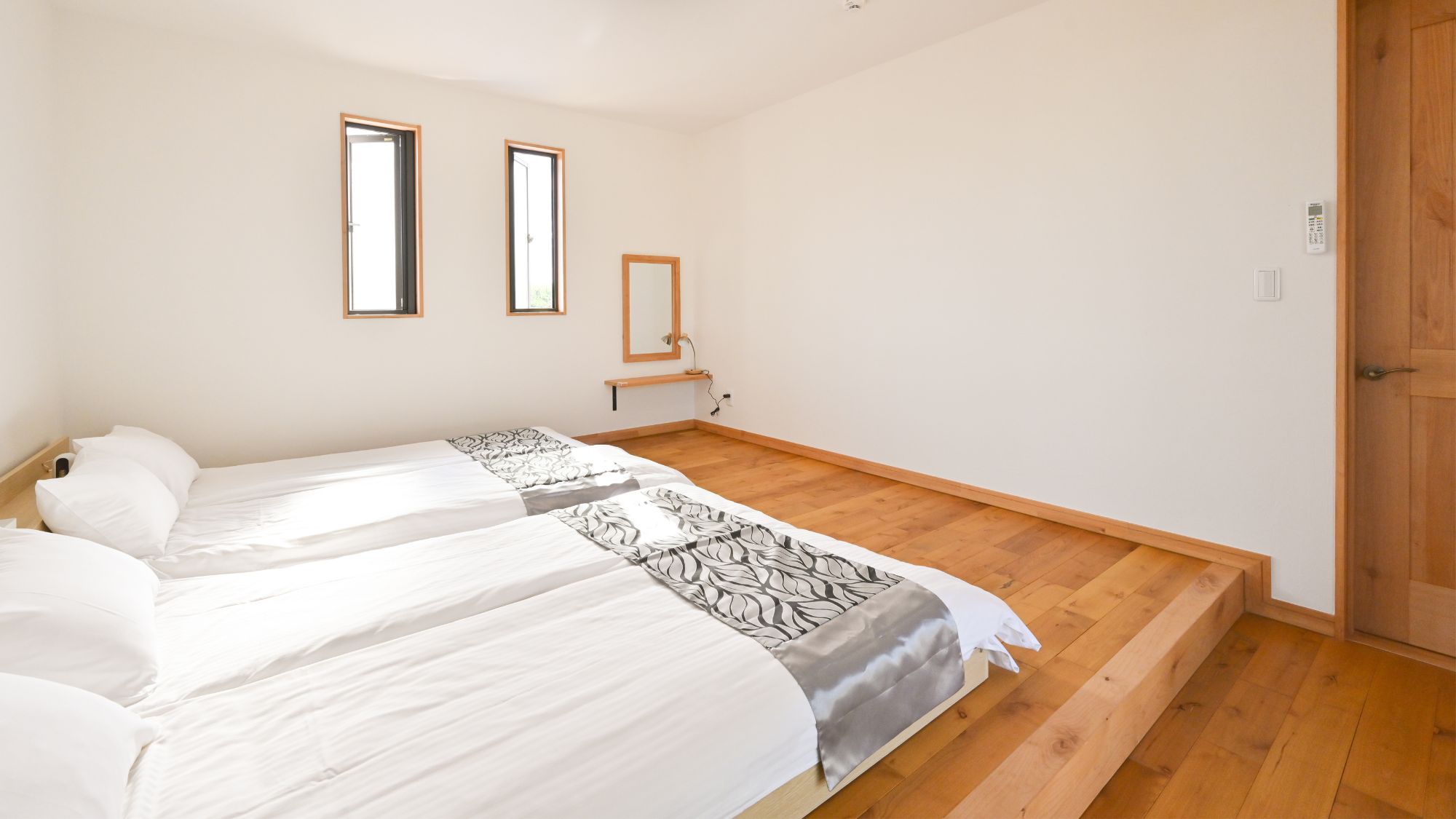 ナチュラルなデザインの寝室。落ち着く空間。 