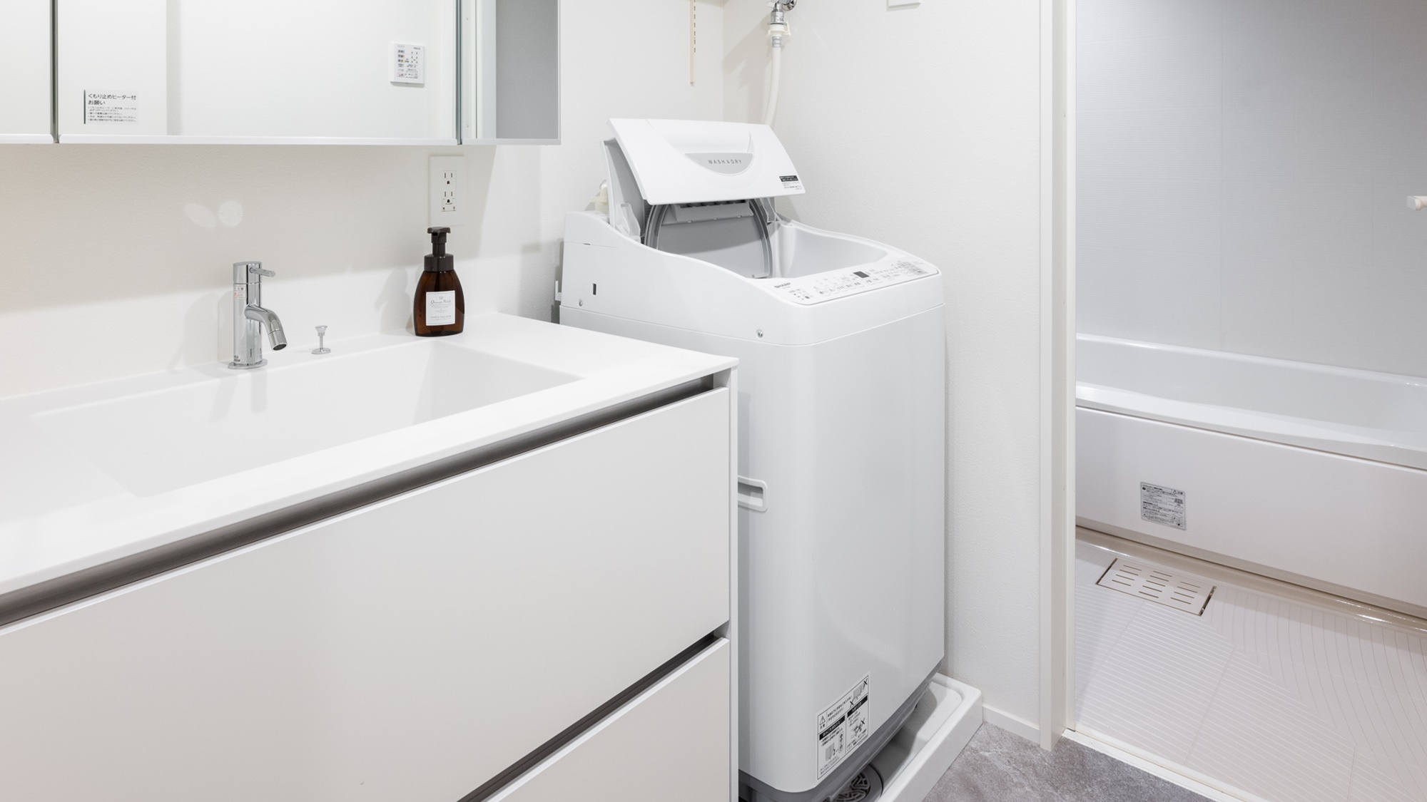 洗面スペース　洗濯機完備