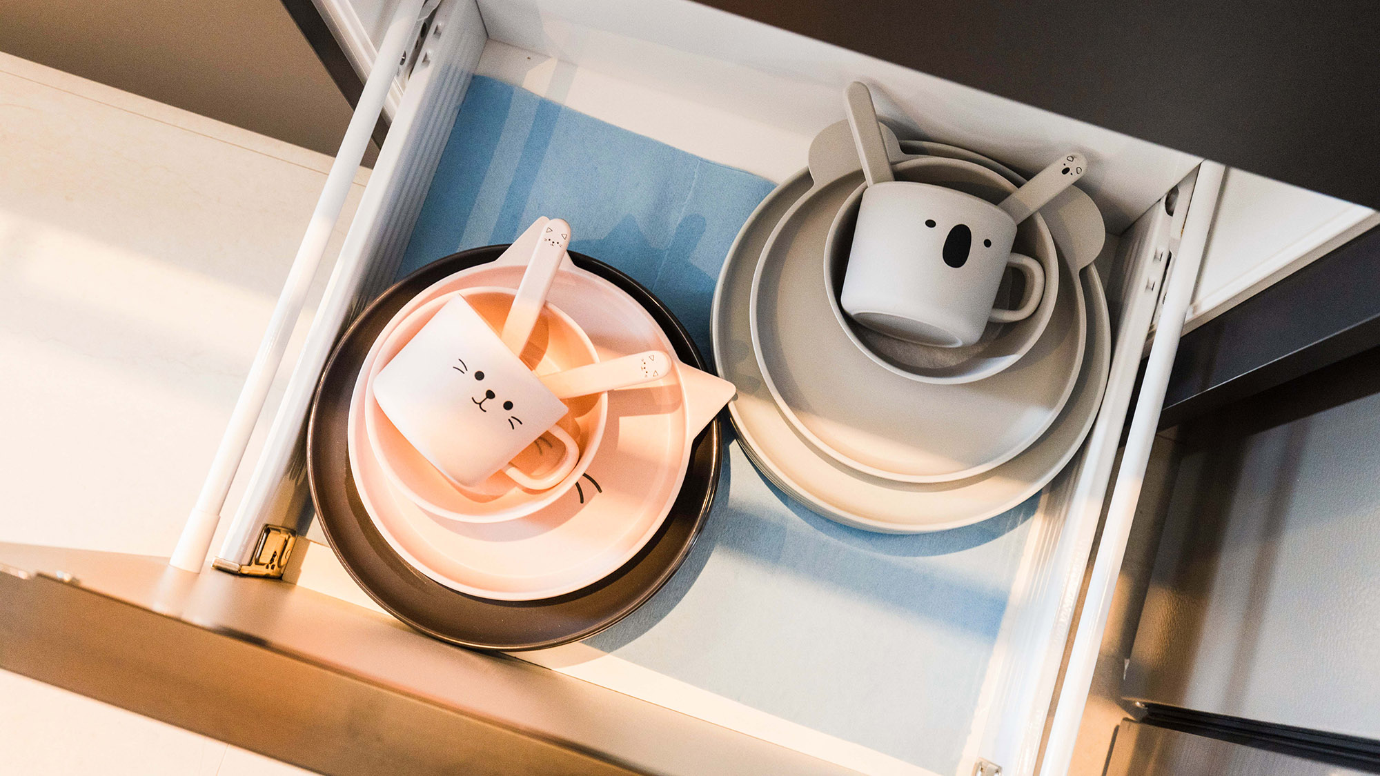 ・【キッチン】子供用のお皿やコップのご用意もございます♪