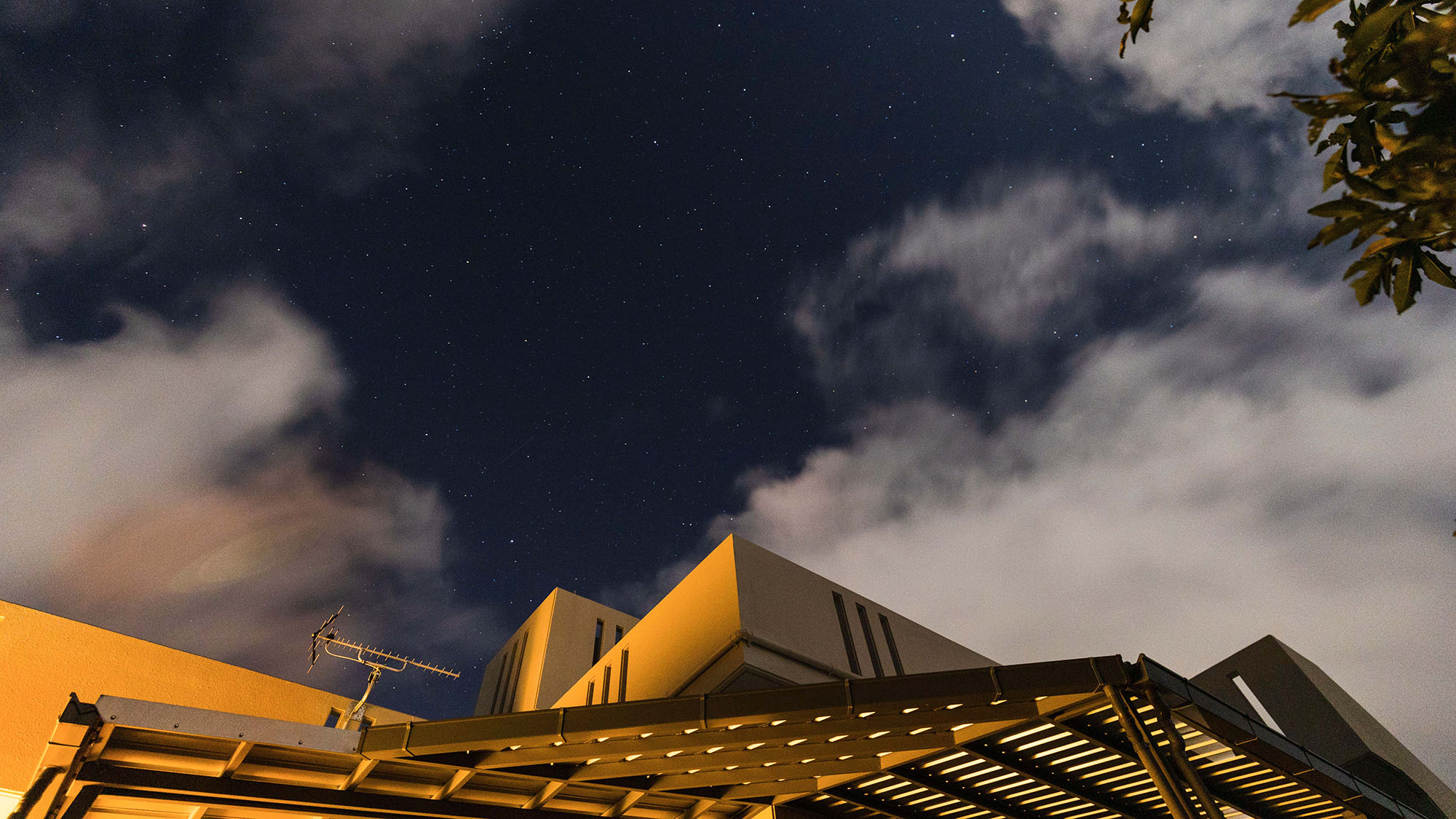 ・【星空】明かりに邪魔されることがないので、晴れていれば満天の星空を望めます