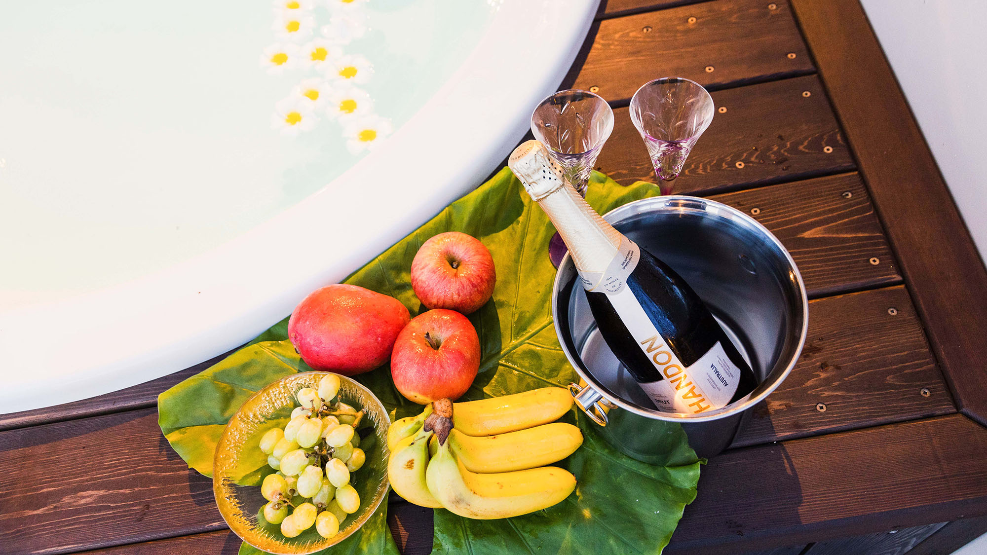 ・【ジャグジー】ジャグジーに入りながらお酒をいただくこともできます