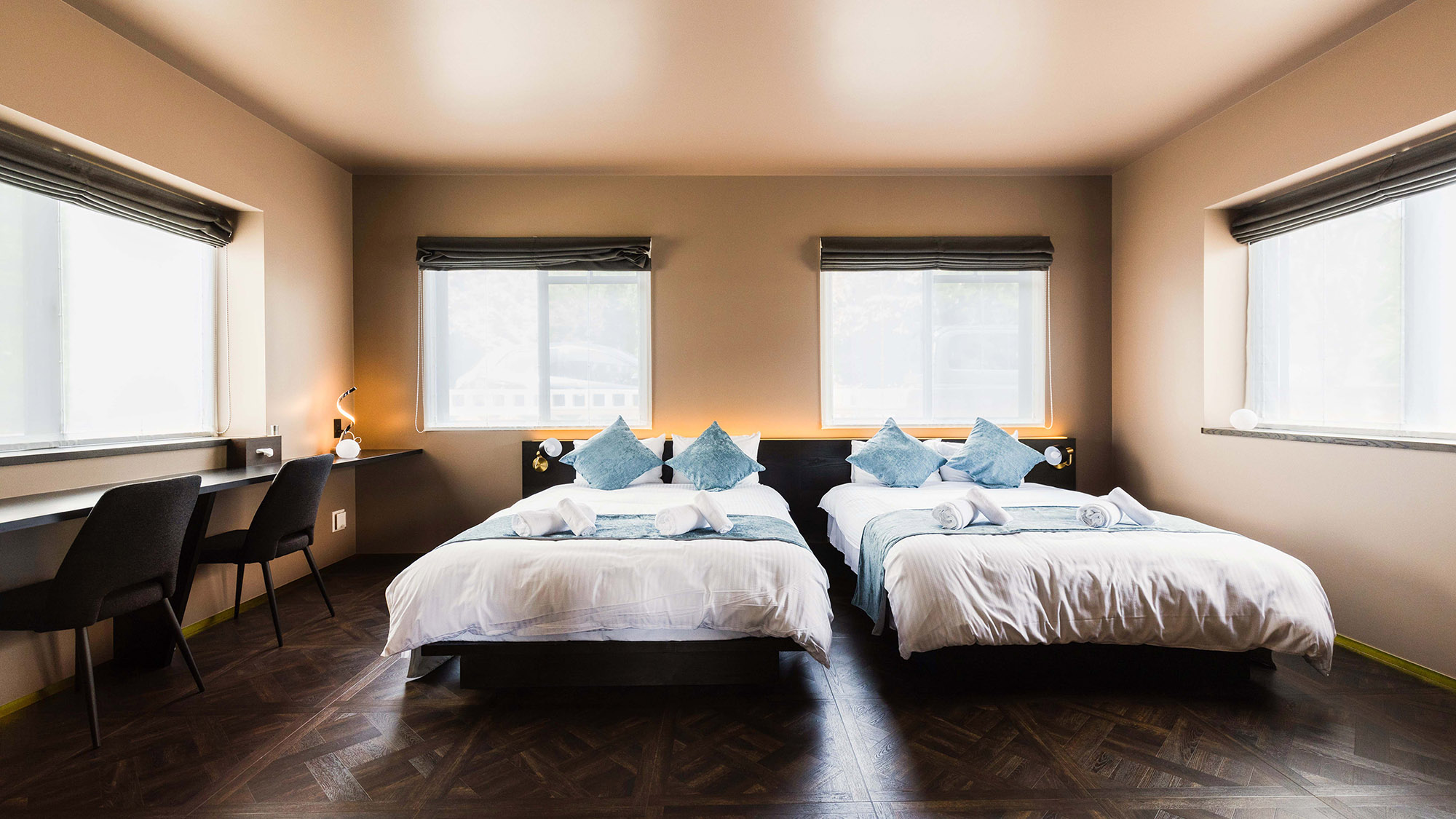 ・【寝室１】ダブルベッドが2台のベッドルームです