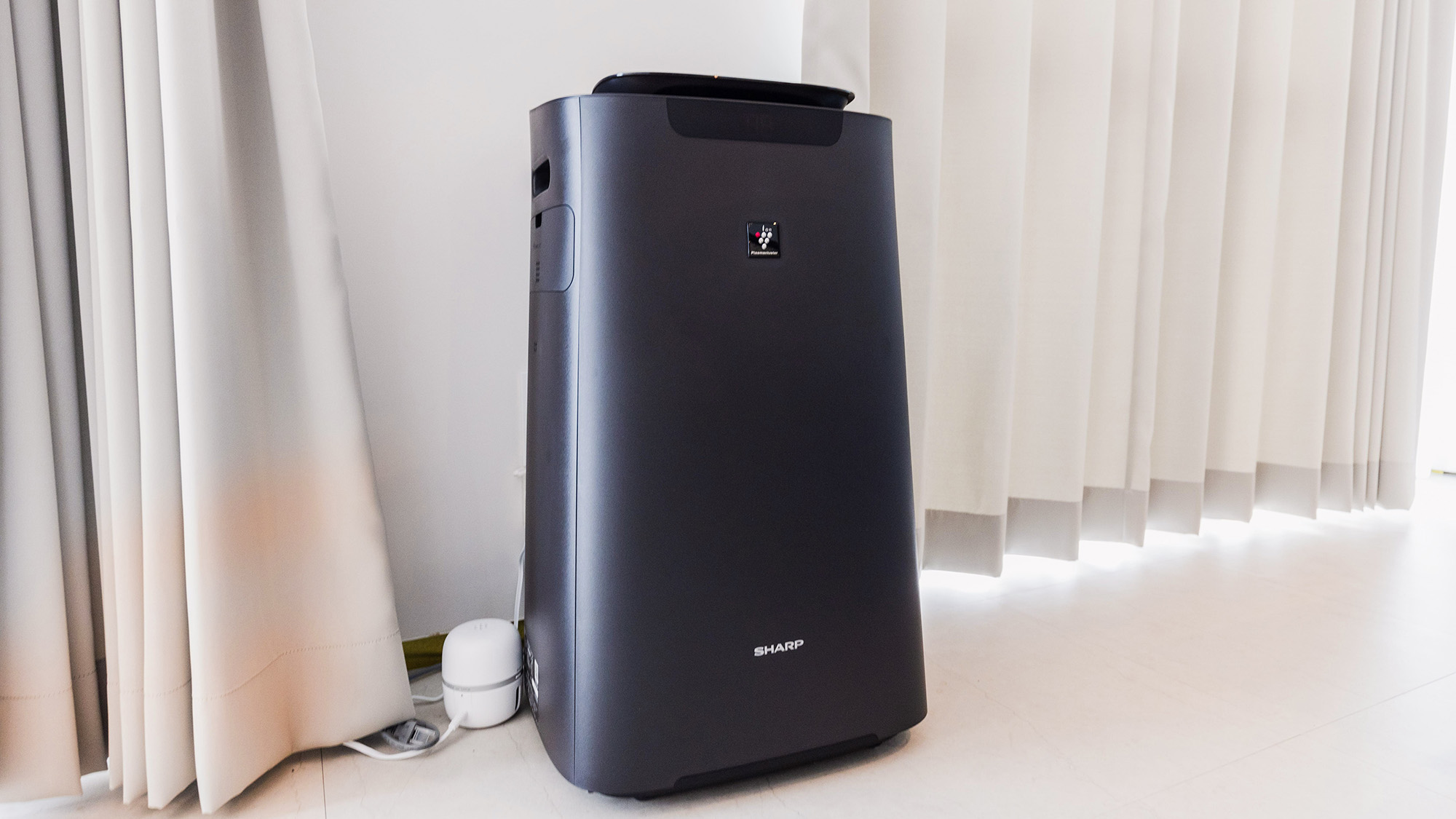 ・【空気清浄機】お部屋には空気清浄機の設置、快適にお過ごしいただけます