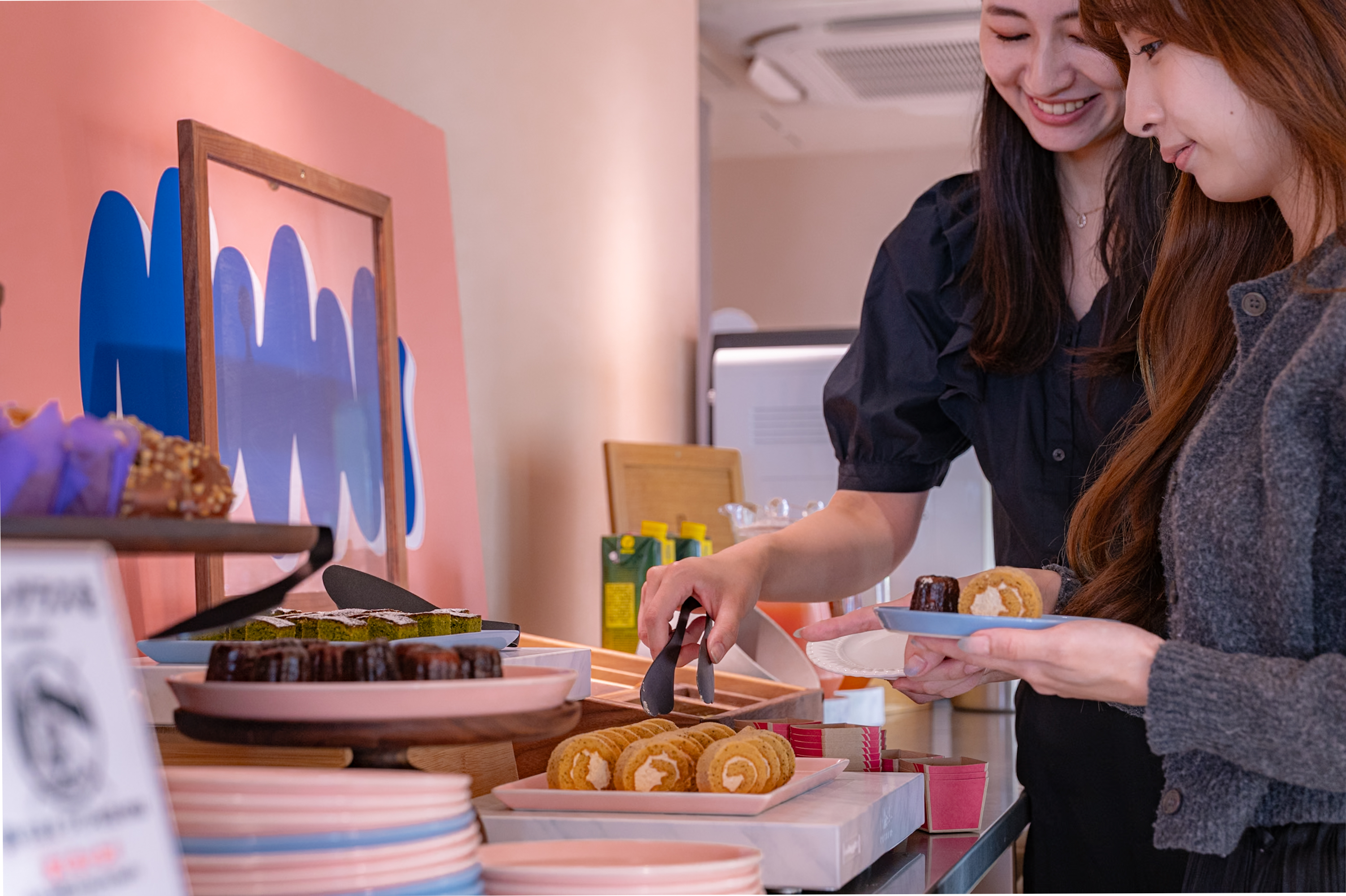 【15:00 アフターヌーンティータイム】好きなスイーツとドリンクを片手に旅の計画作りを