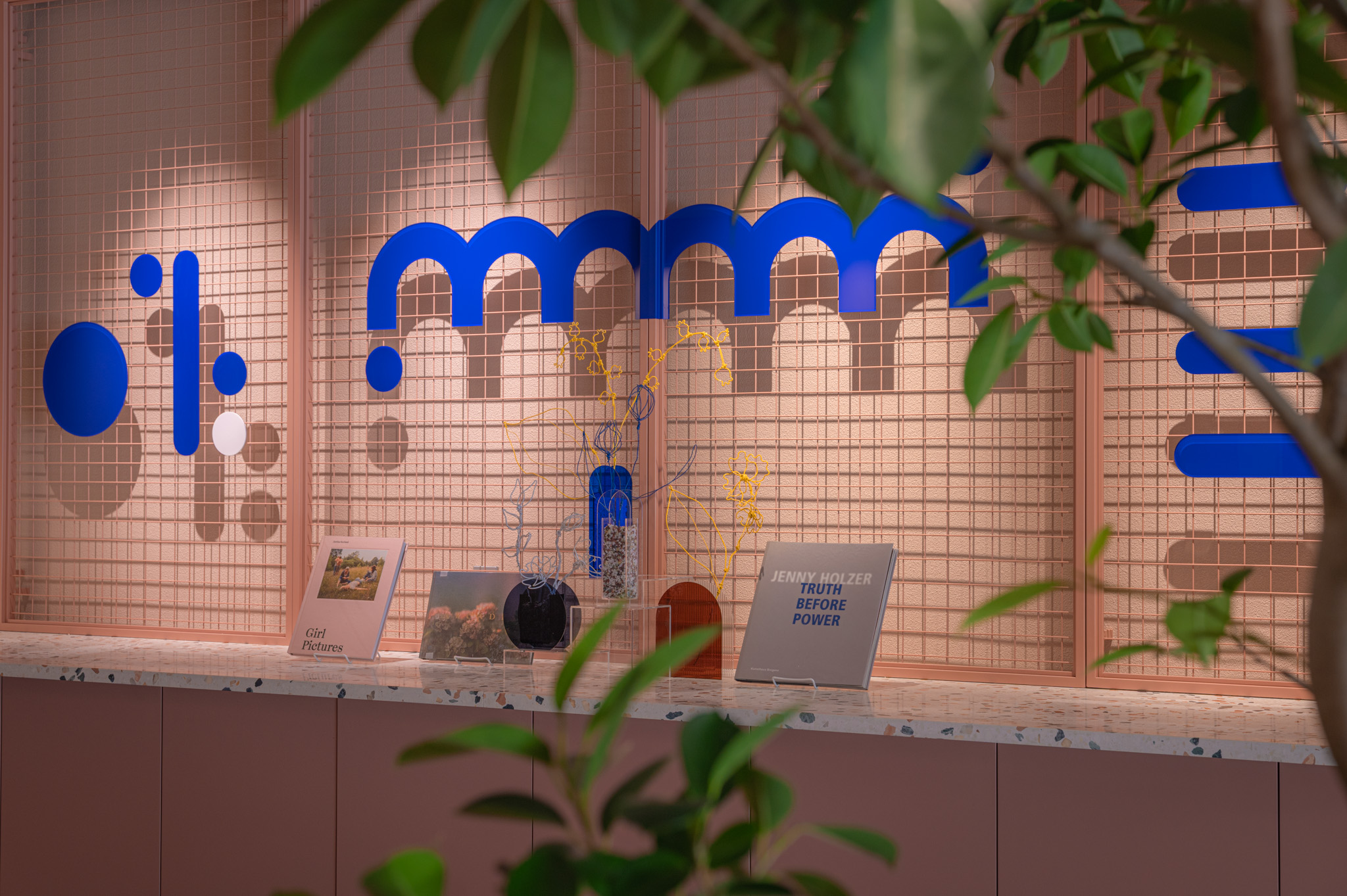 ここには、私たちの思いをギュッと詰め込んだ展示品やユニークな仕掛けが満載です。細部にまでこだわり、訪れる皆さまに新たな発見と驚きをお届けします。ぜひその目でお確かめください。