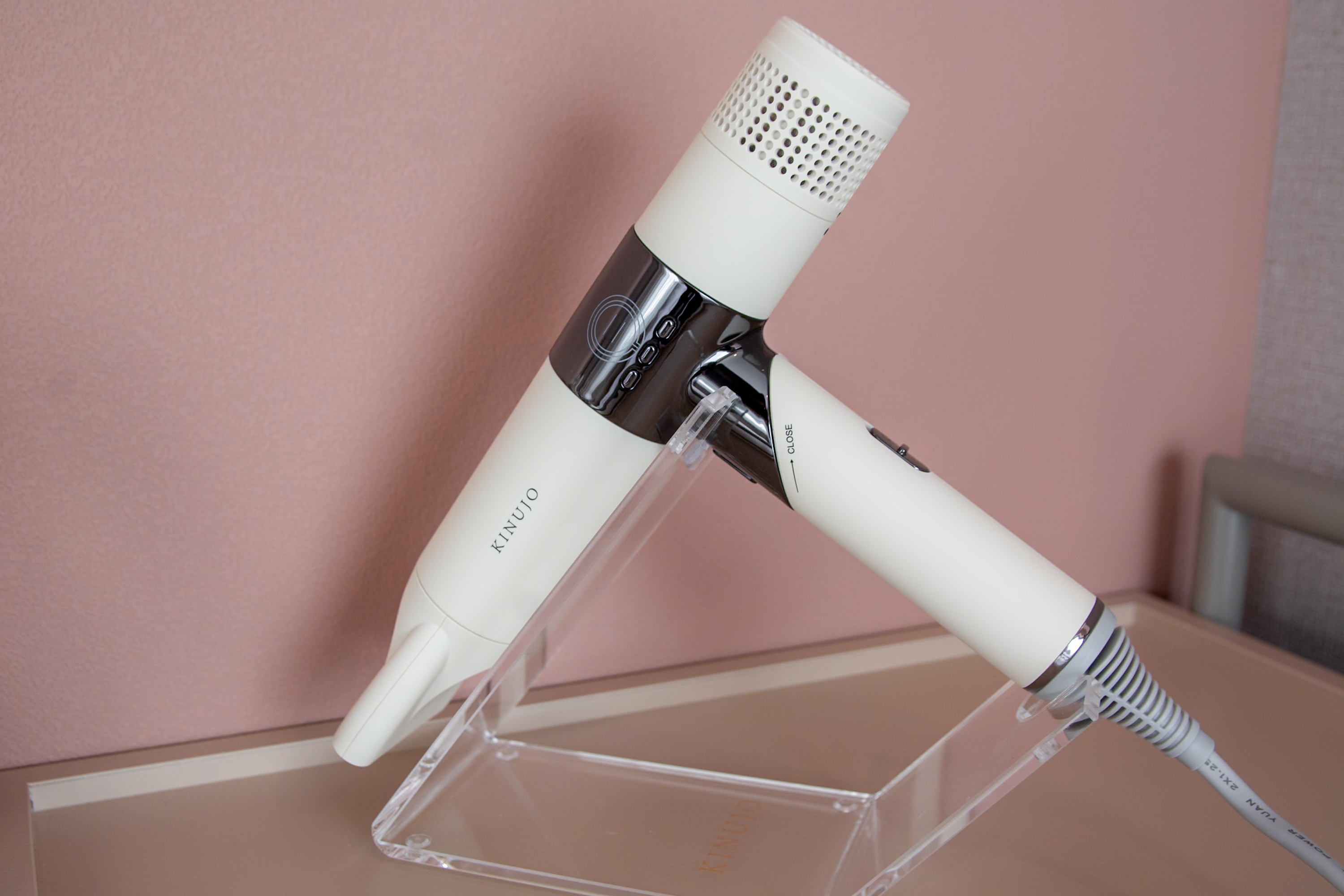 【1BedRoom w/wide view限定】「KINUJO（絹女）」のヘアドライヤー