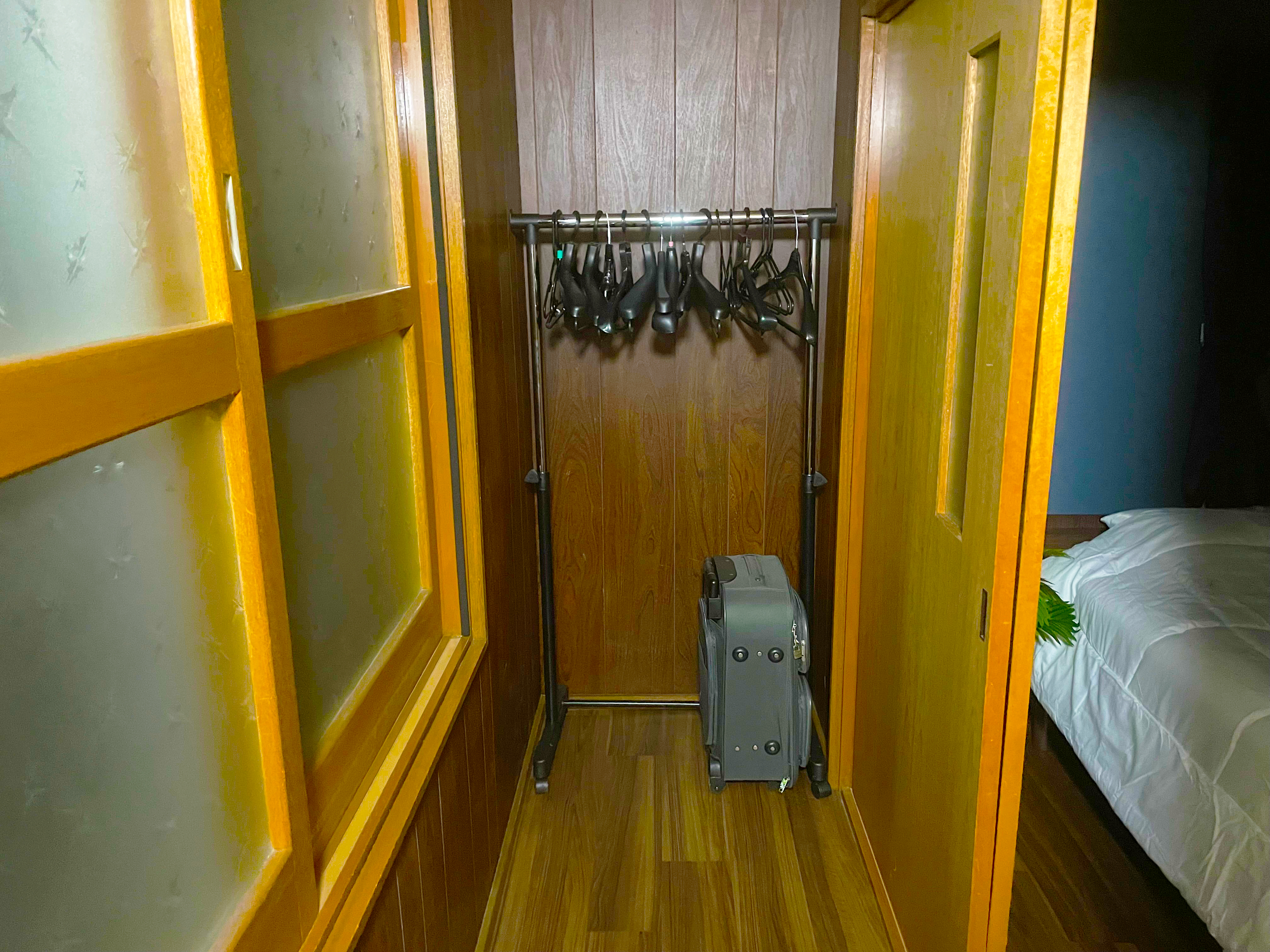 スーツケース置き場