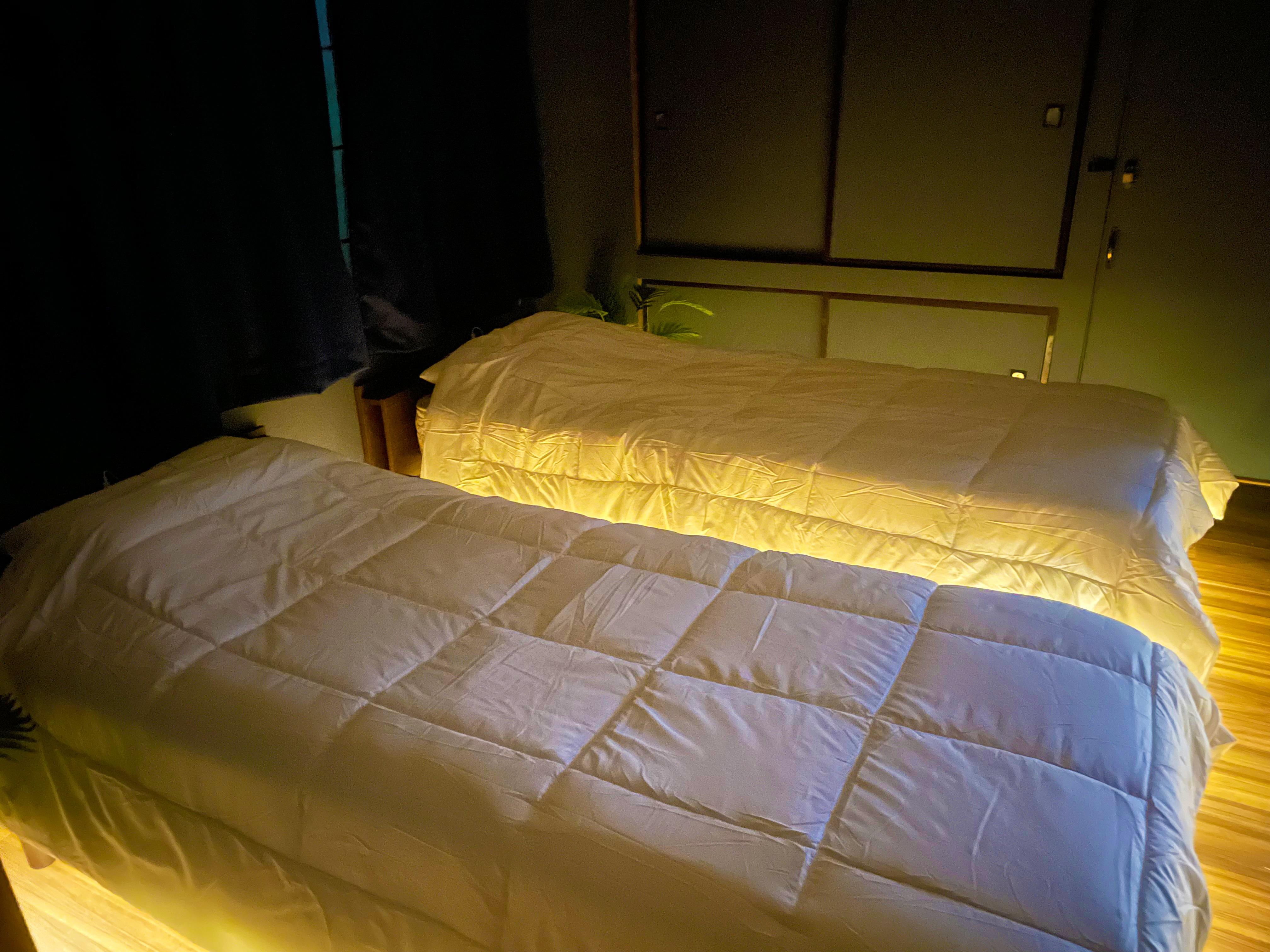 客室②のベッドのライトアップ