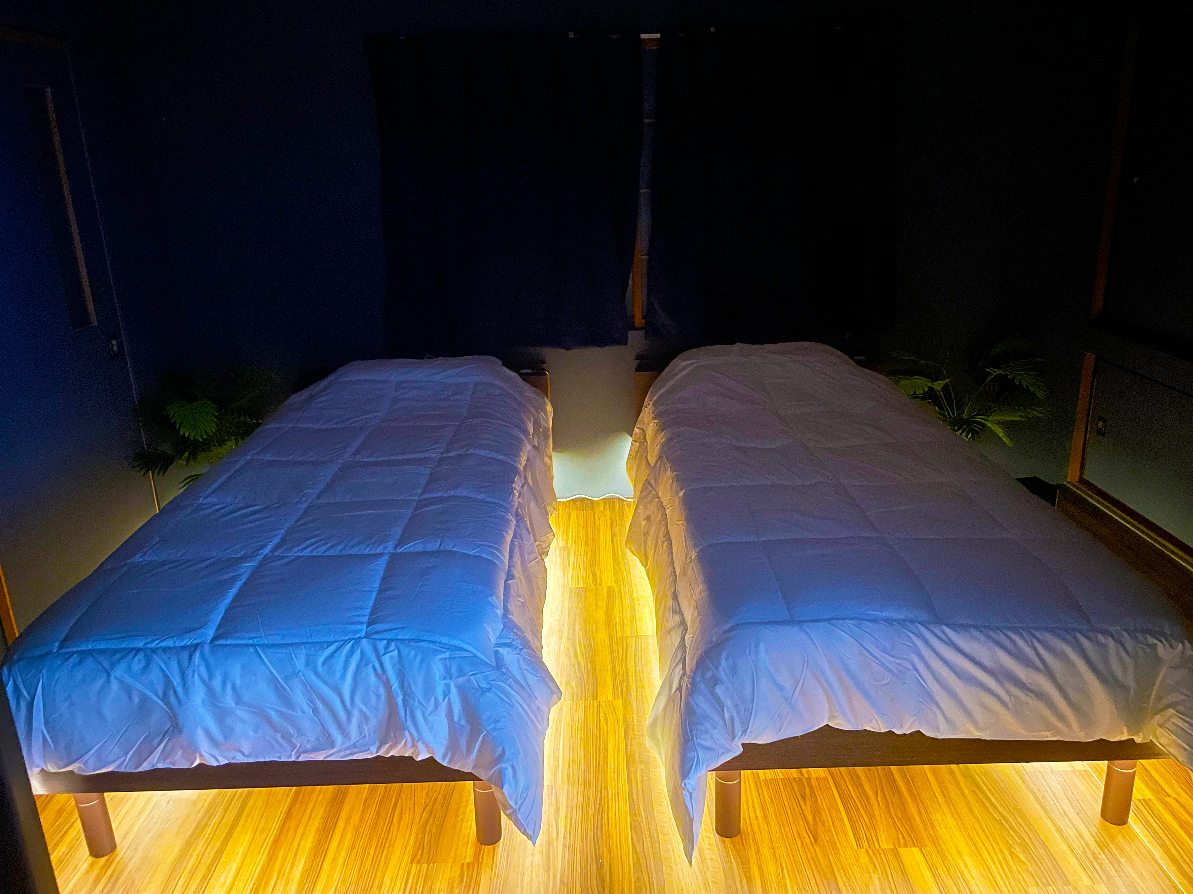 客室②のベッドのライトアップ