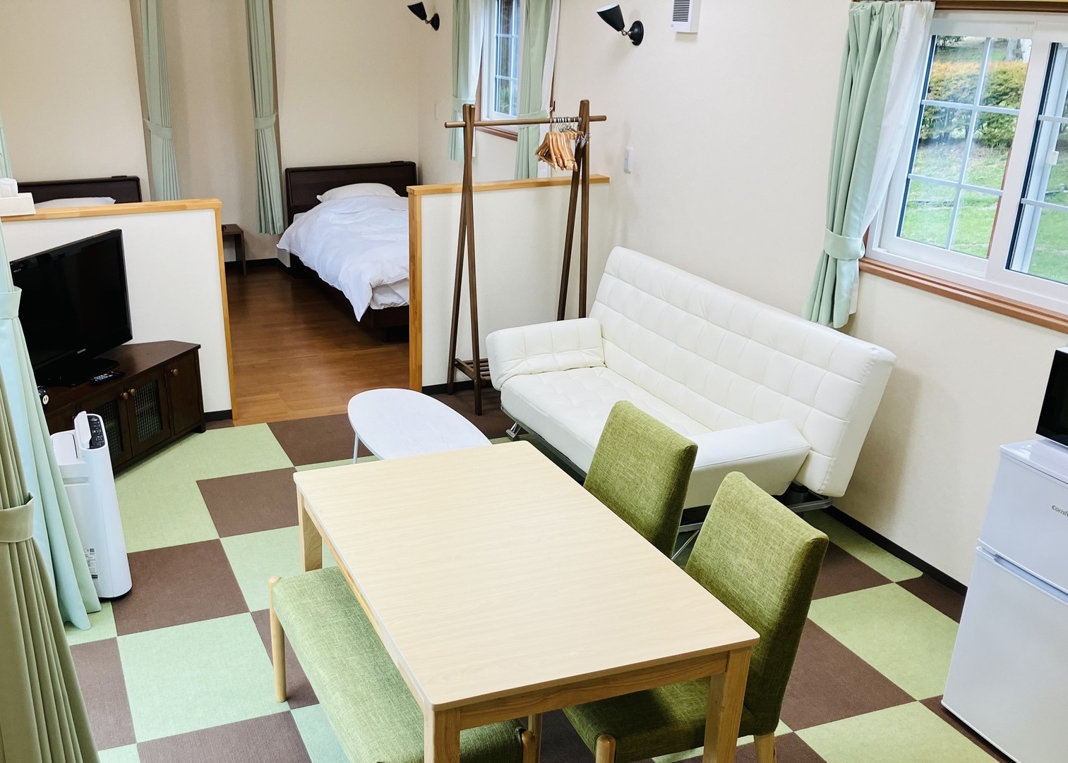 ペットと泊まるトレーラーハウス素泊りプラン【4名様まで】★隣接の日帰り温泉入浴パスポート付き