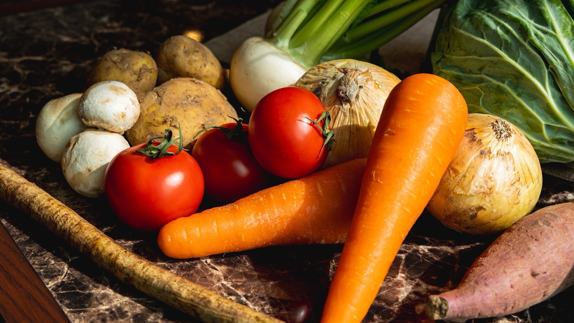 栄養バランスの取れた和食膳の朝食