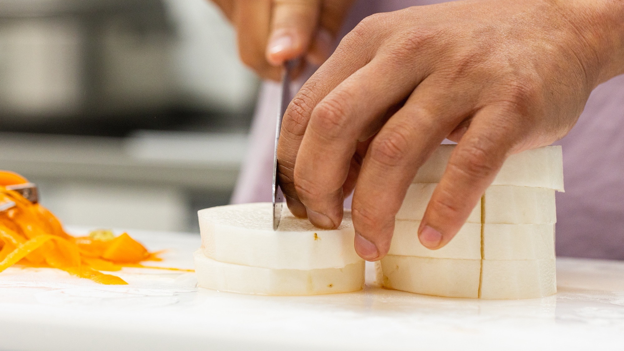 栄養バランスの取れた和食膳の朝食