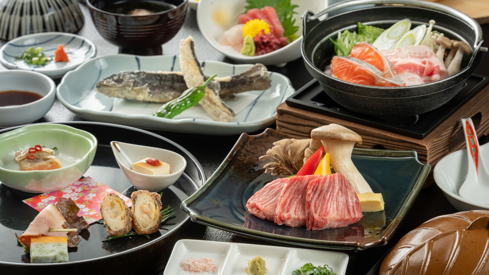 【ご夕食】グレードアップ会席。ワンランク上の料理を満喫。