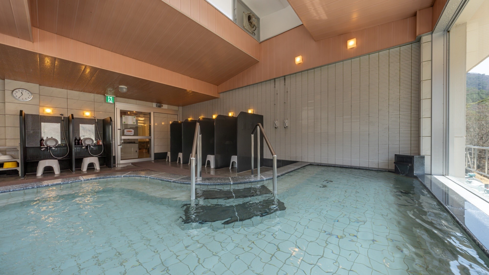 【内湯】銀山平公園に湧き出た源泉「庚申の湯」をお楽しみください。