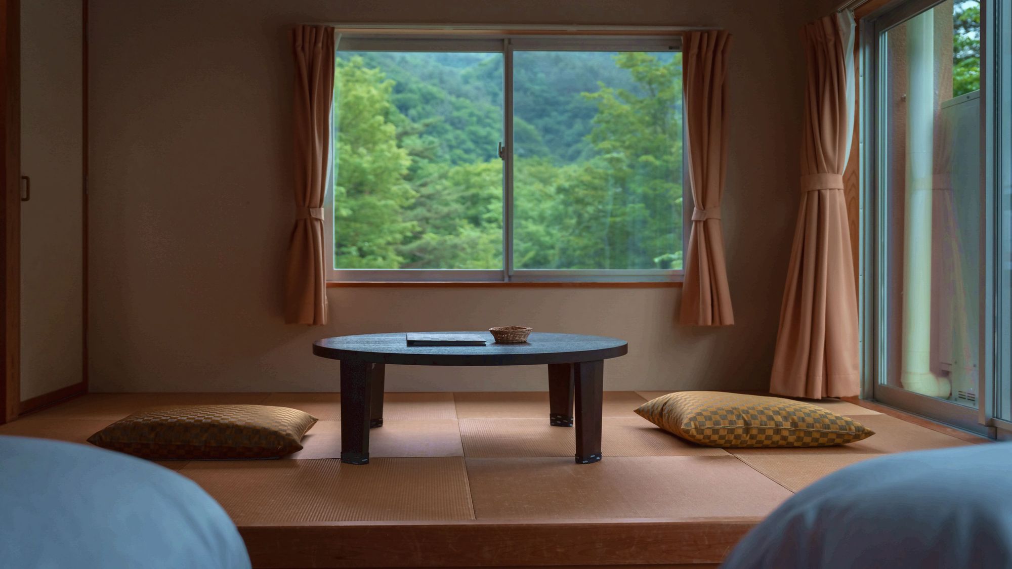 【和洋室】お部屋からも自然を感じることができます。