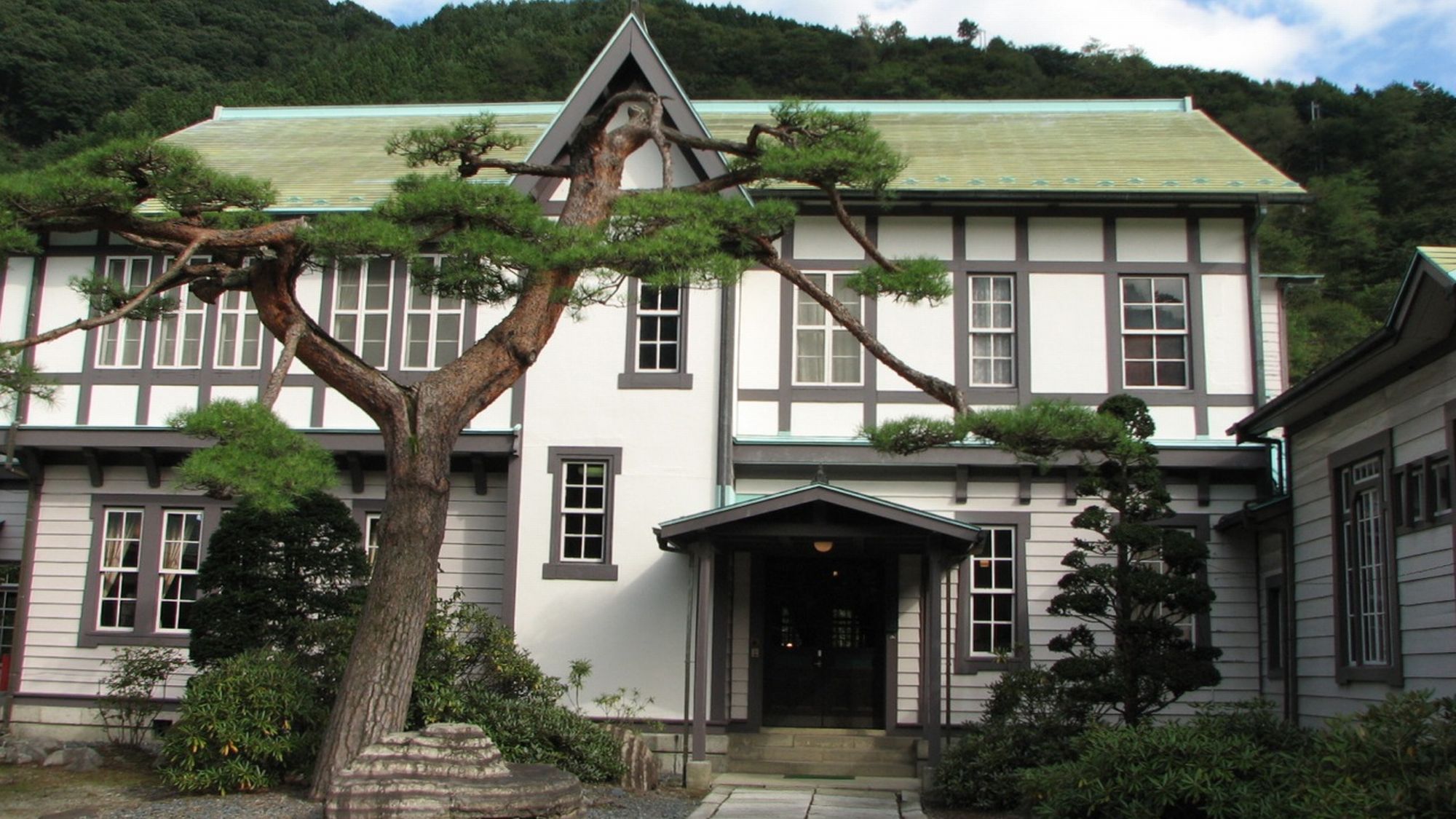 【古河掛水倶楽部】当館から車で約15分