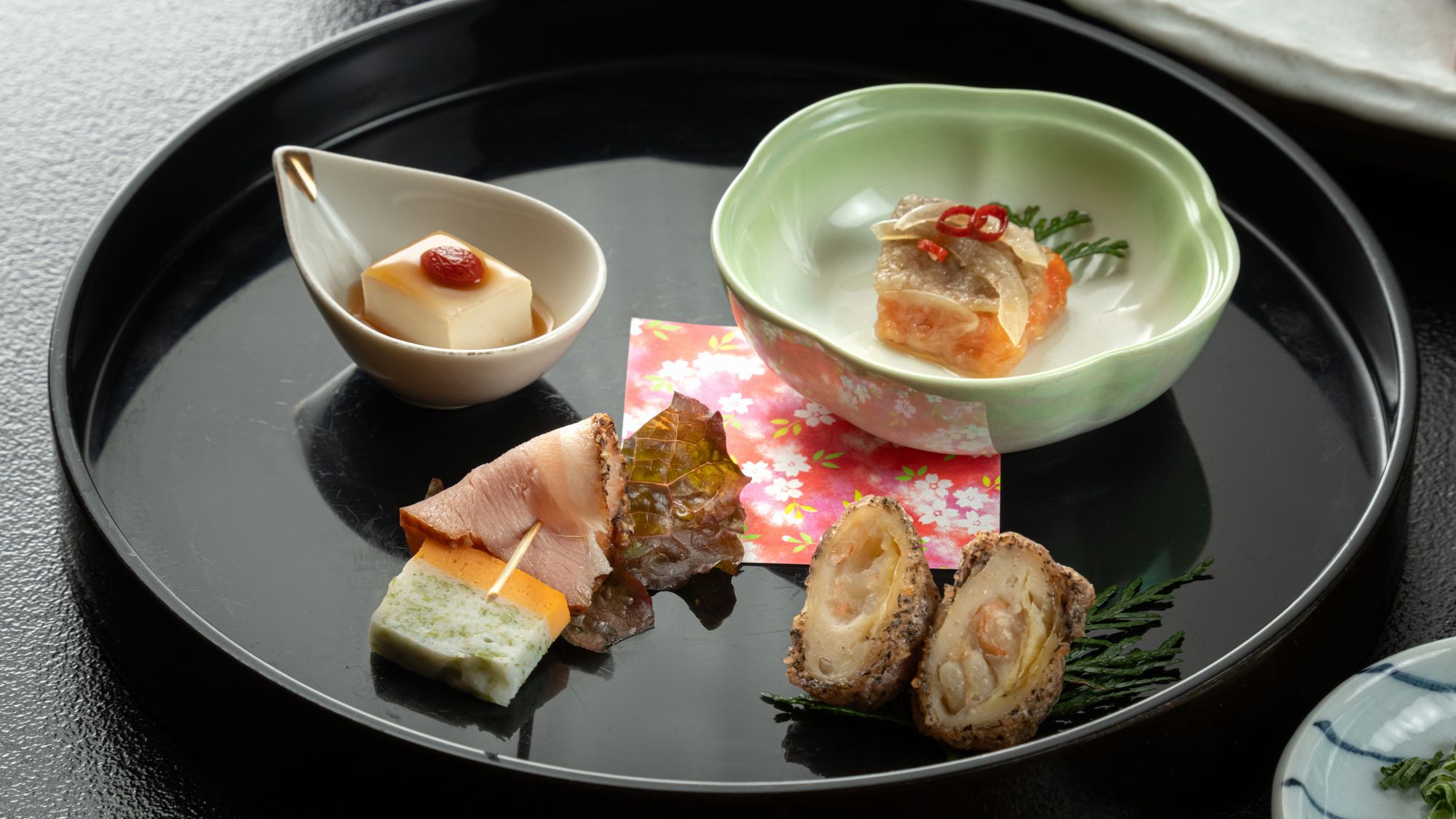 【ご夕食】前菜。季節により変更の可能性もございます。