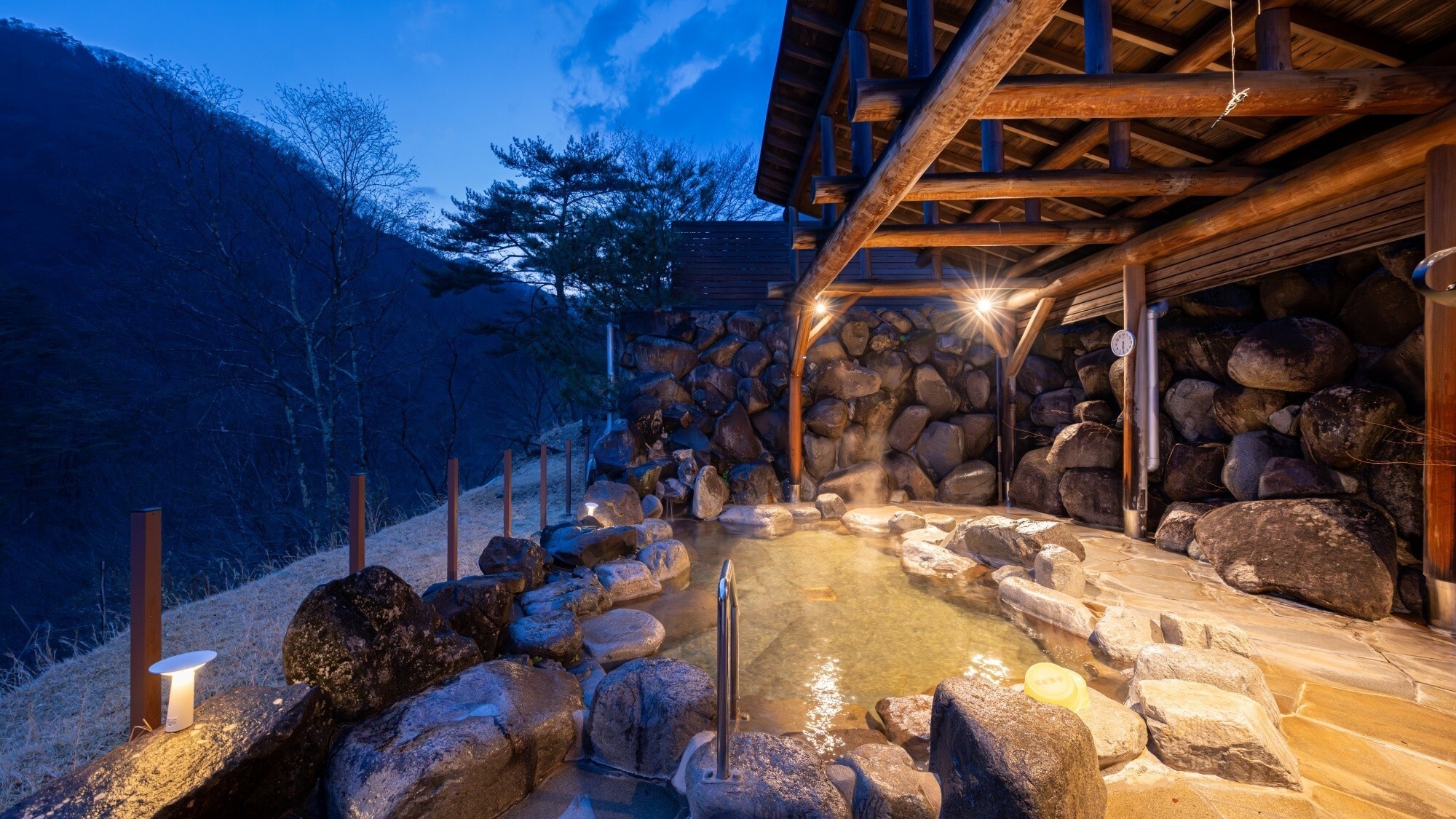 【露天風呂】景色を眺めながら癒しのひとときを。