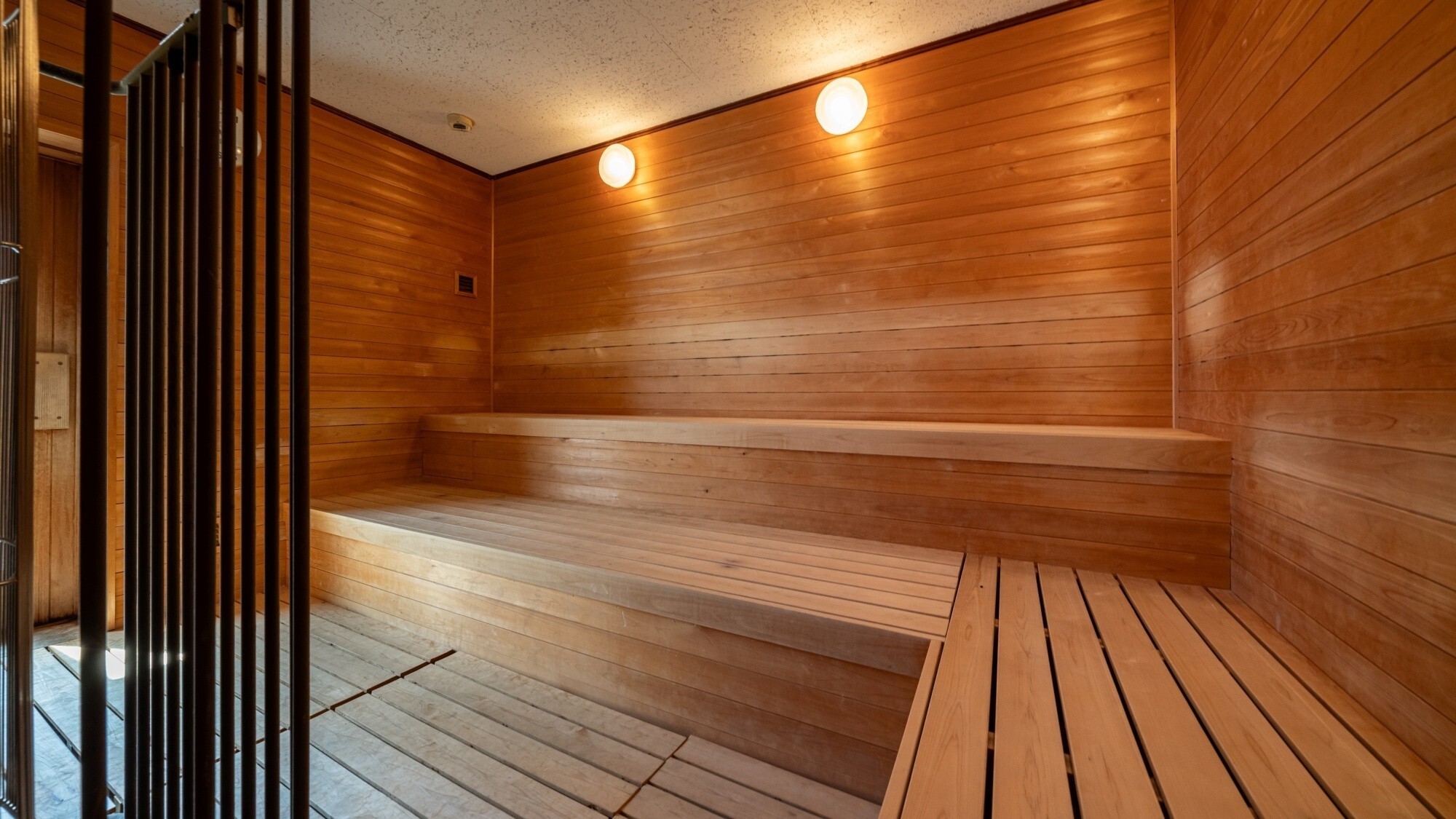 【低温サウナ】心地よい低温サウナでゆっくりと汗を流せます。