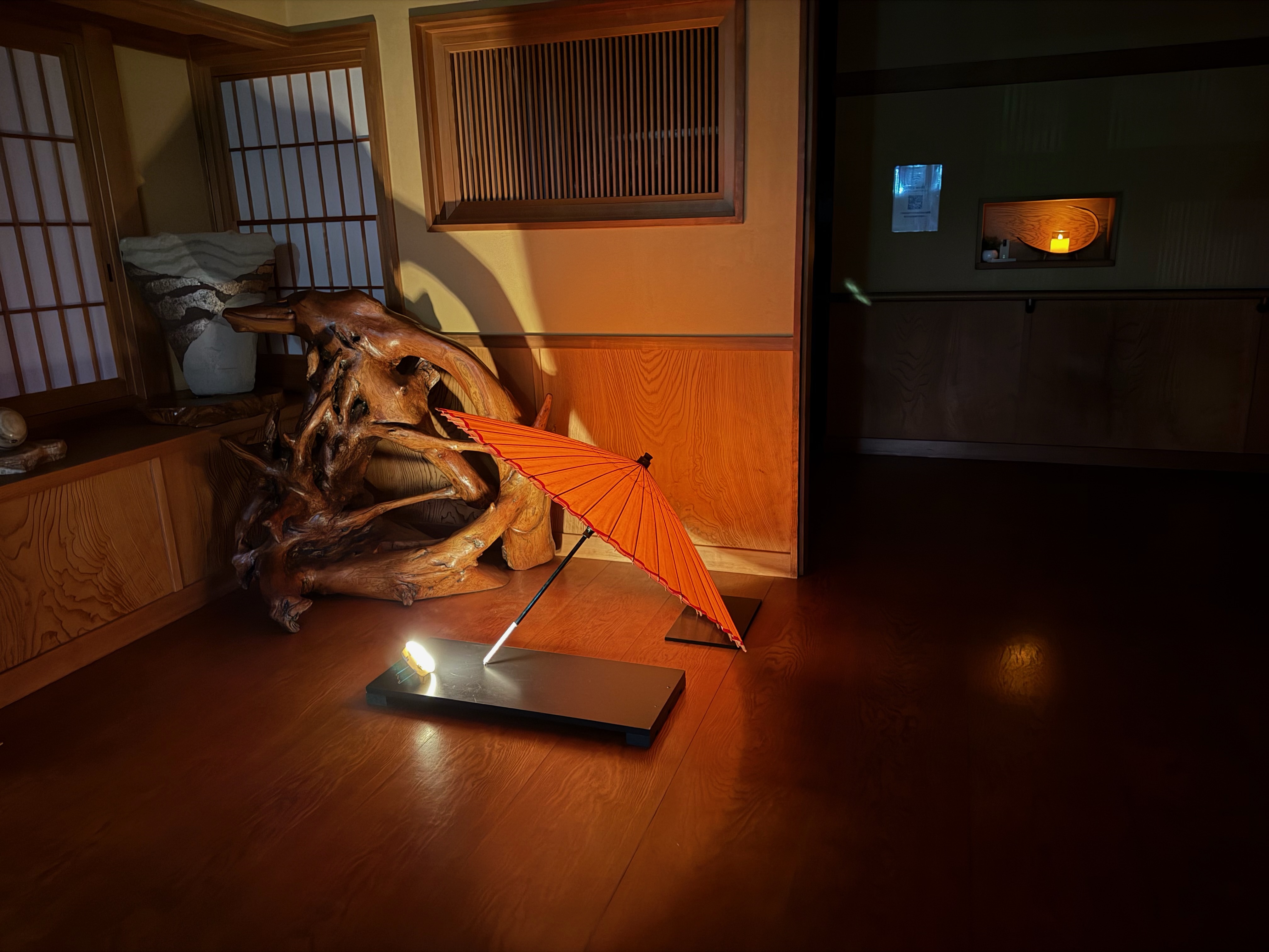 季節の展示アート「和傘」