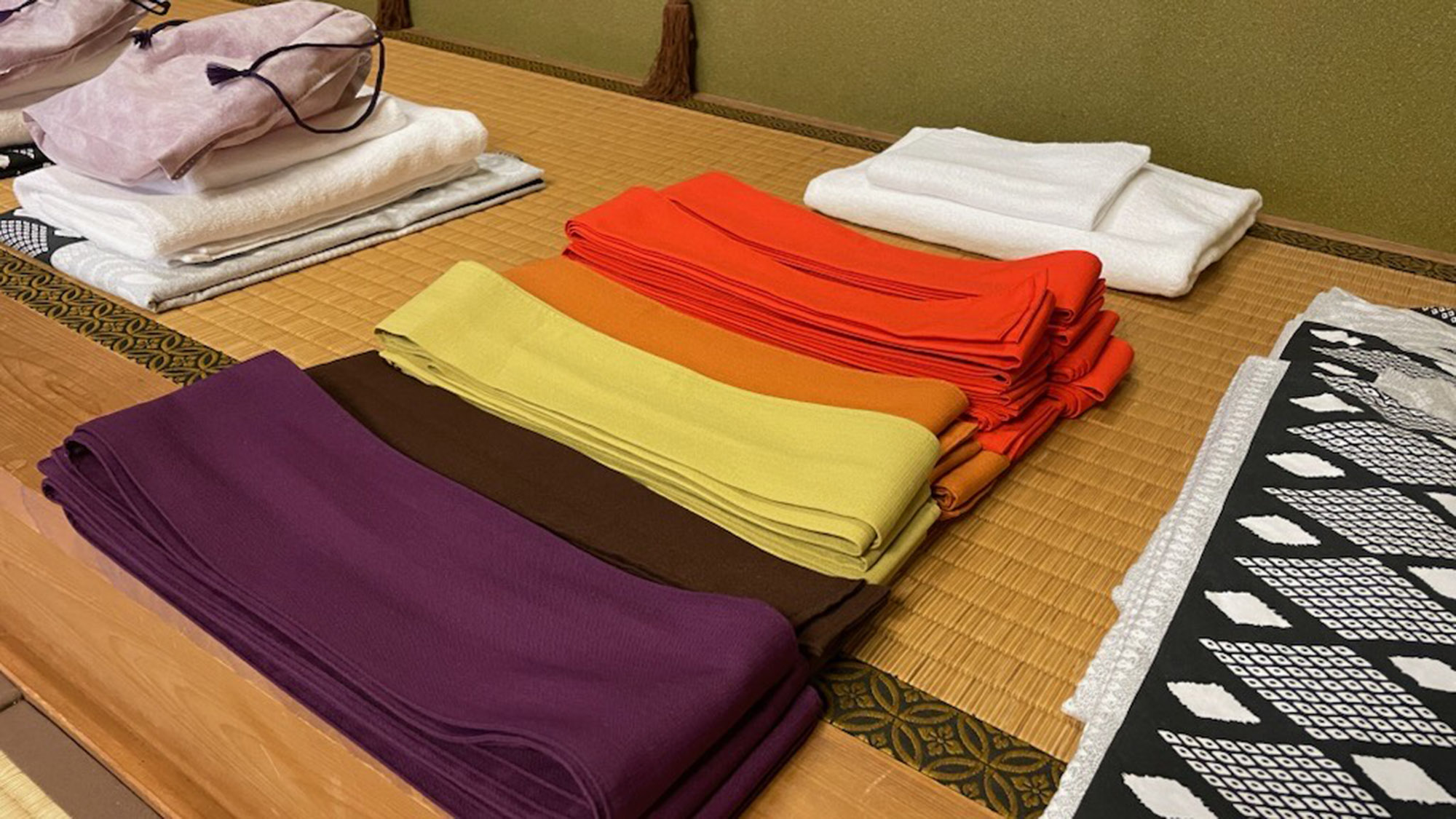 ・【アメニティ】浴衣の帯を複数種類ご用意していますので、お好きな色をお選びください