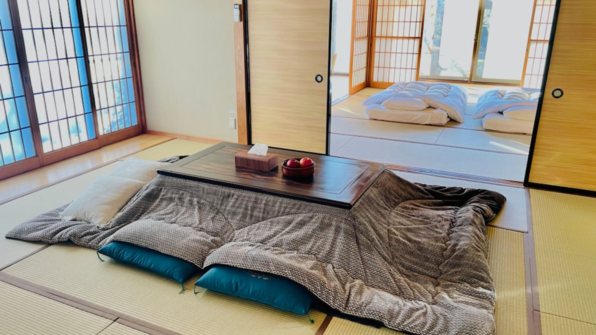 ・【こたつ】寒い冬も快適にあたたかく過ごせます。こたつを囲んで、団欒のひとときを