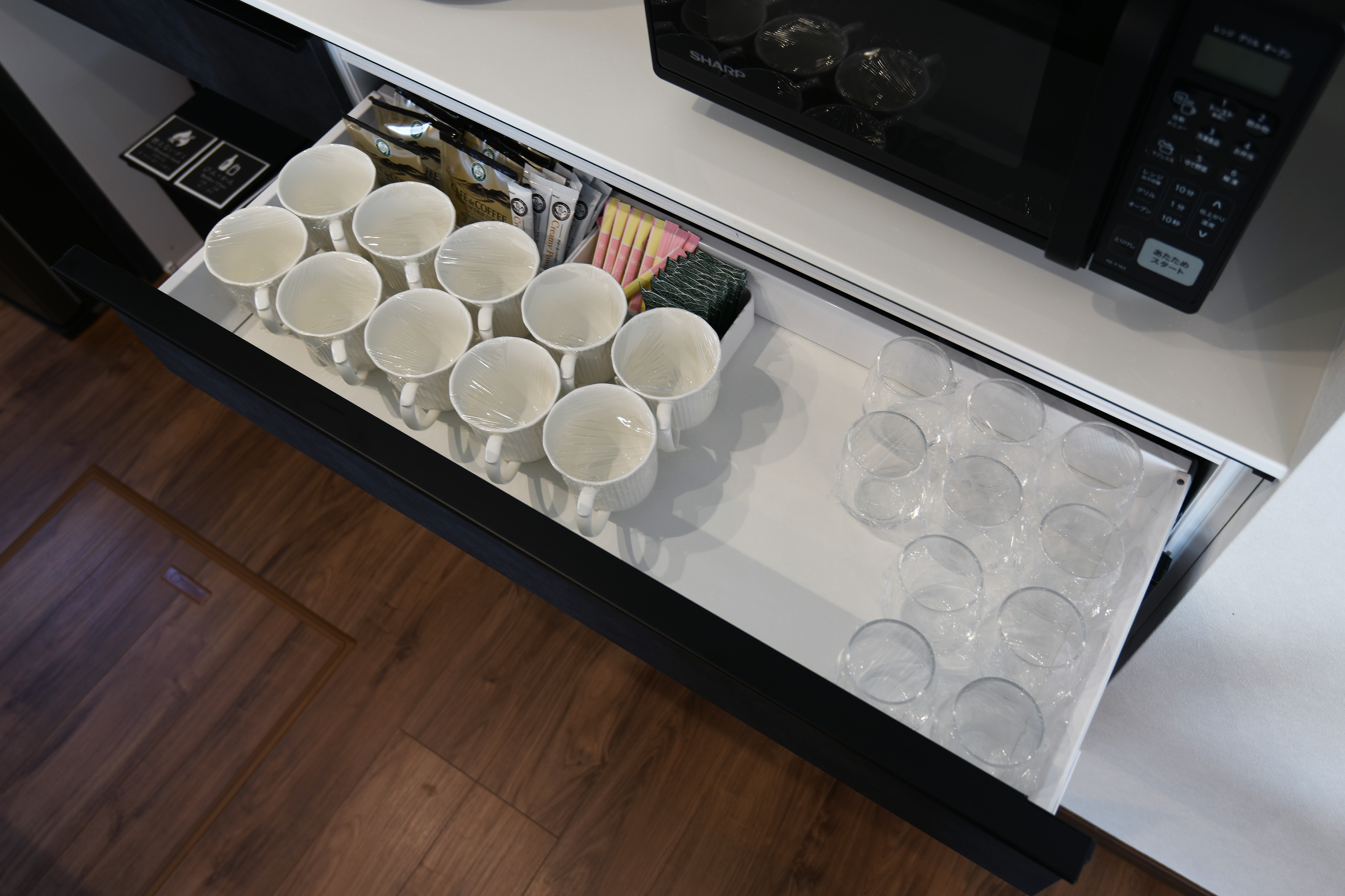 コーヒーカップ、グラス、コーヒー、シュガー、ミルク、お茶