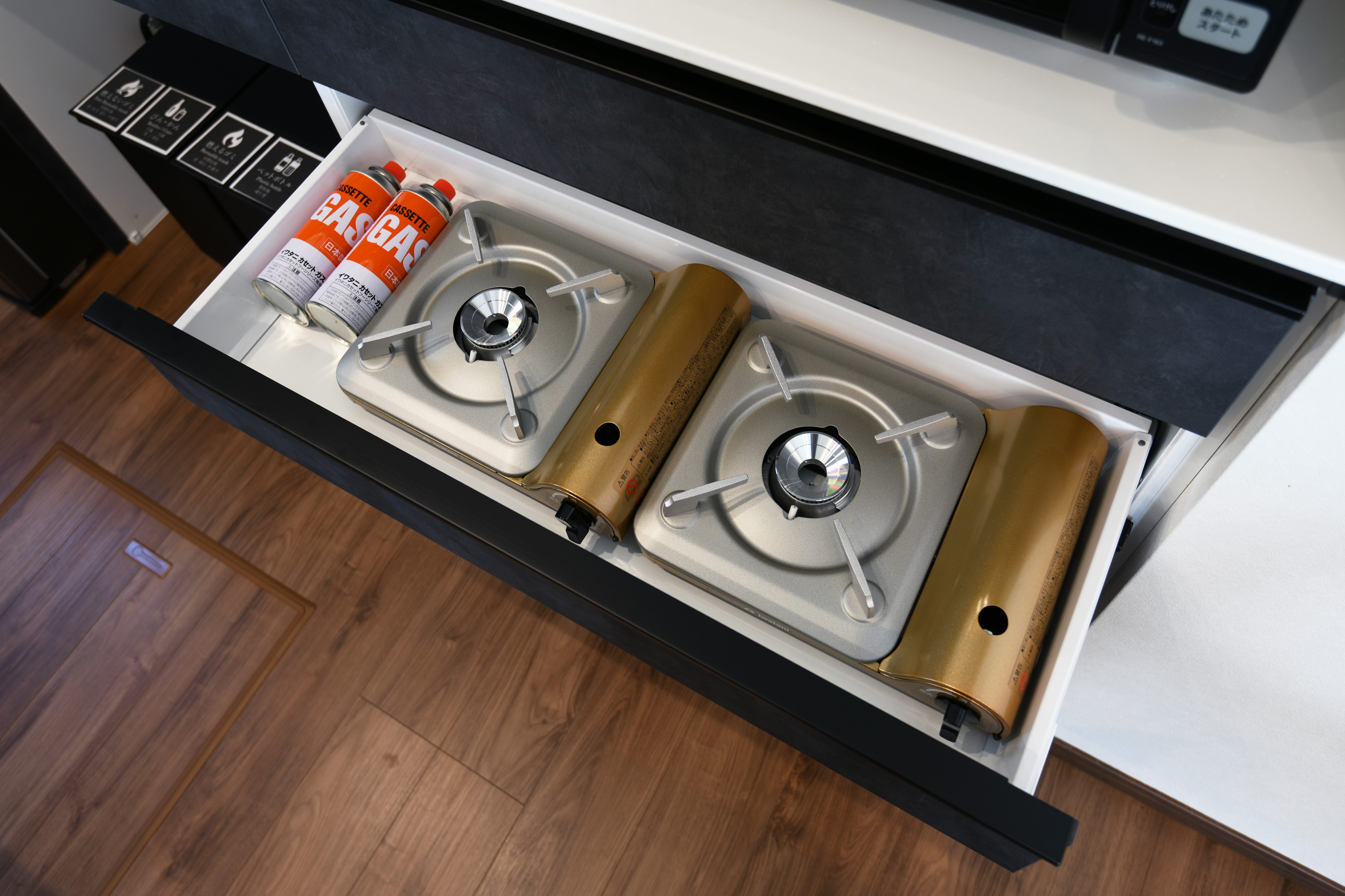 卓上コンロ、カセットボンベ