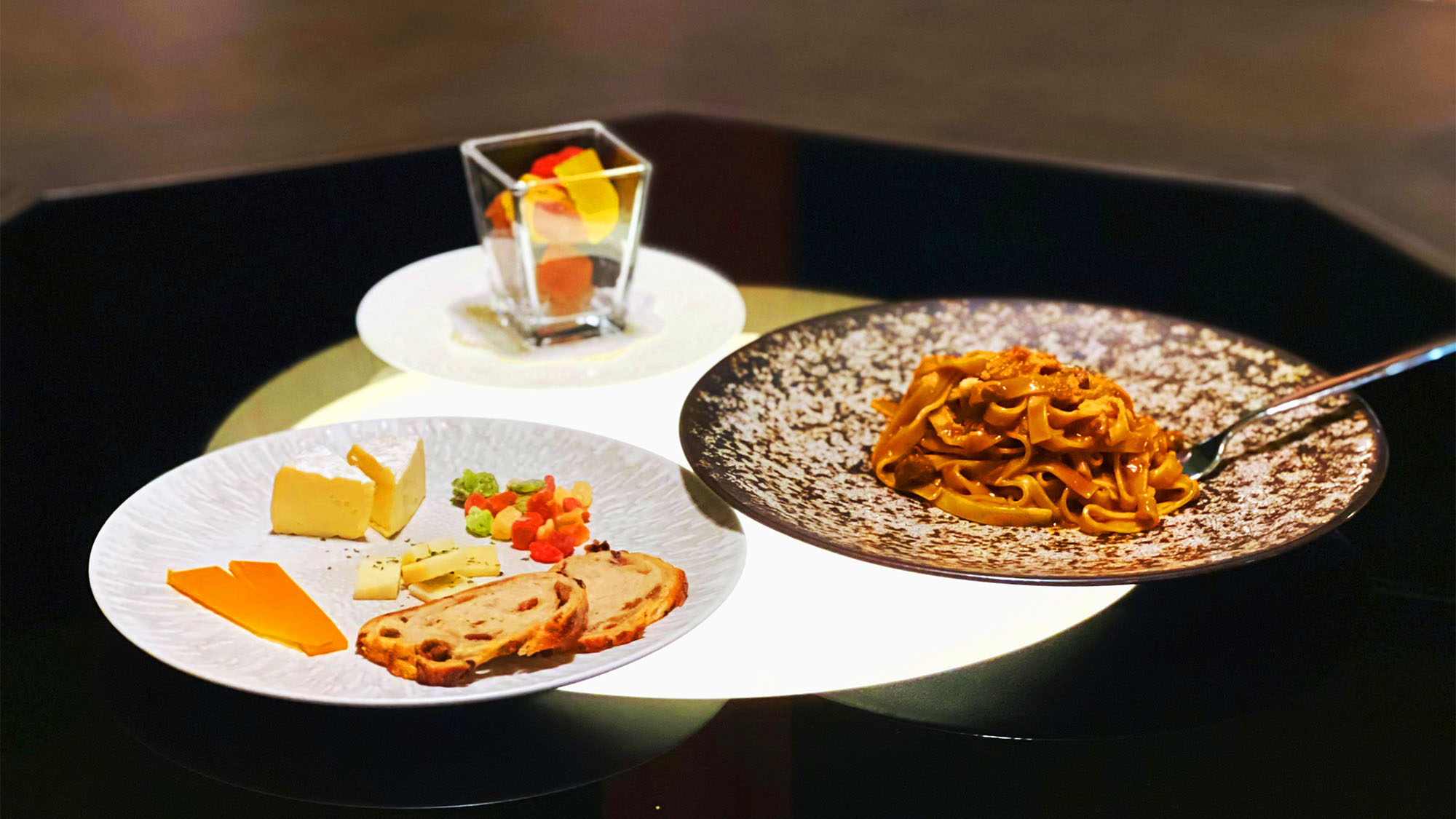 【ルーフトップBAR】＜6F＞ボリュームメニューからお酒に合うおつまみを揃えております。