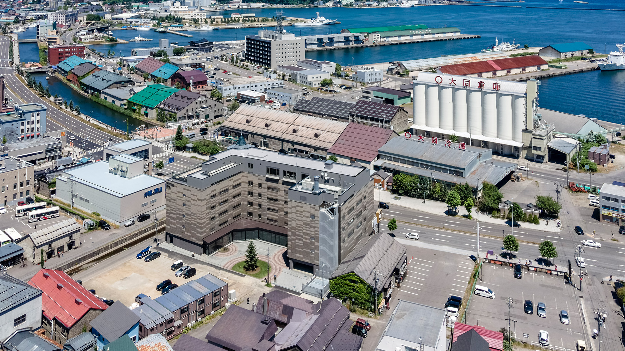 【外観】小樽運河徒歩1分。運河クルーズや情緒ある街並み、小樽グルメを満喫