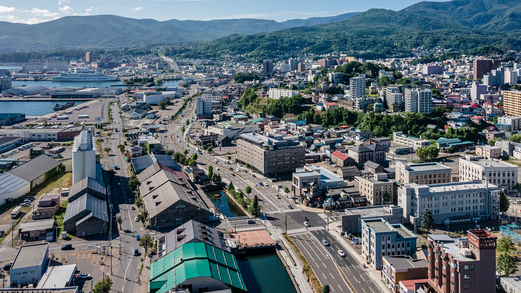 【外観】小樽運河徒歩1分。運河クルーズや情緒ある街並み、小樽グルメを満喫