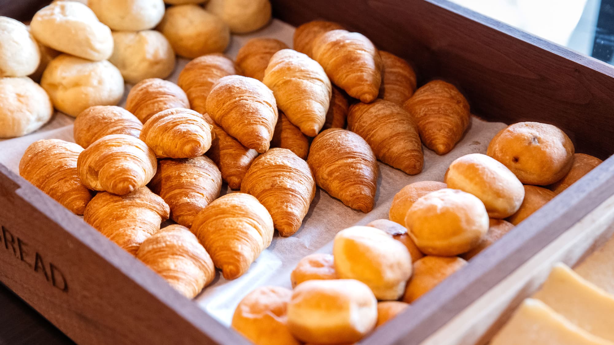 【朝食】“いくら”でも盛れる海鮮丼など、北海道の魅力が詰まった和洋約70種類の朝食ビュッフェ