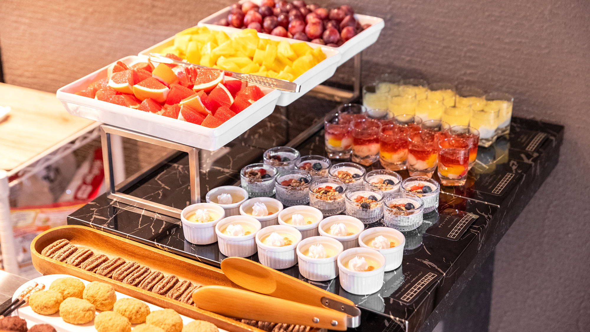 【朝食】多彩なラインナップが揃ったデザートコーナー