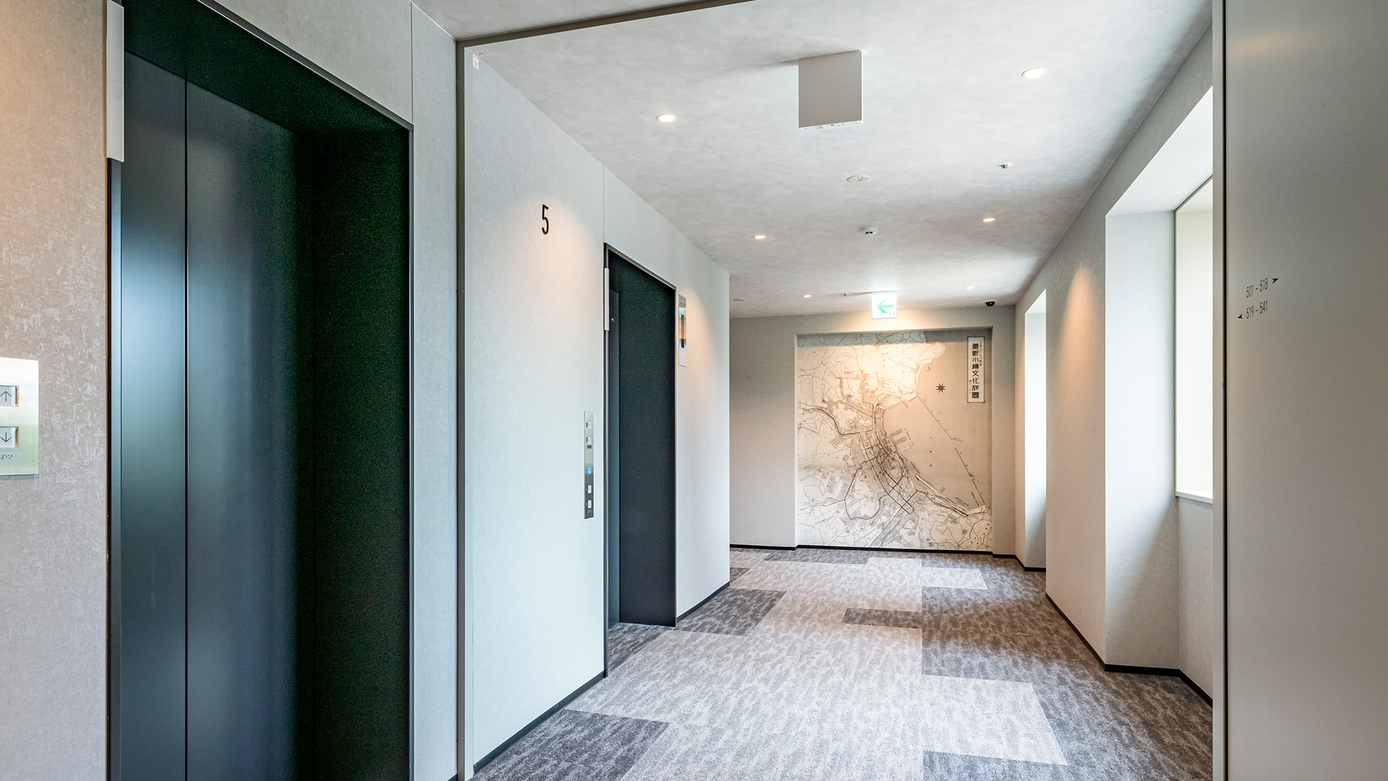 【エレベーターホール】