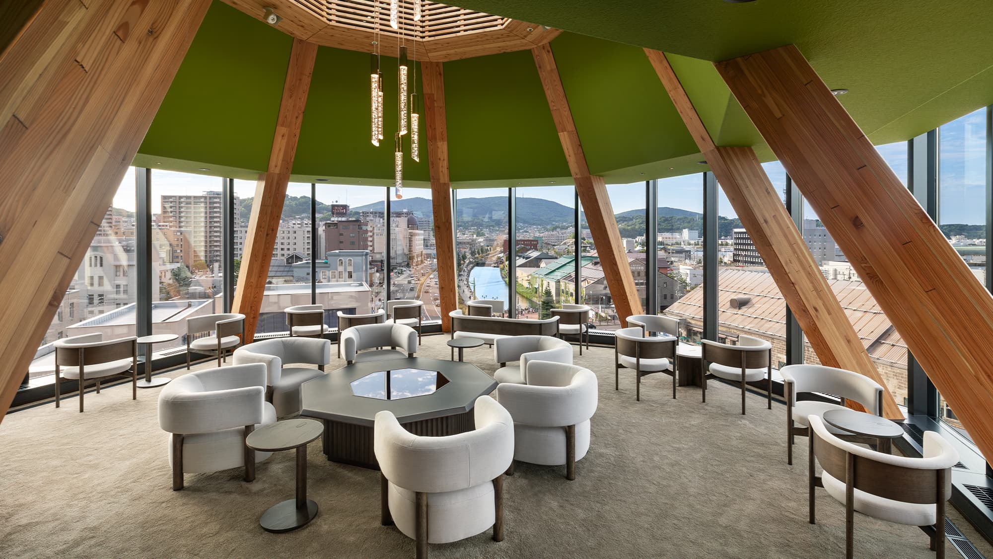 【ルーフトップBAR】＜6F＞小樽の灯台をモチーフにしたルーフトップBAR。夜は艶やかなムードが漂う