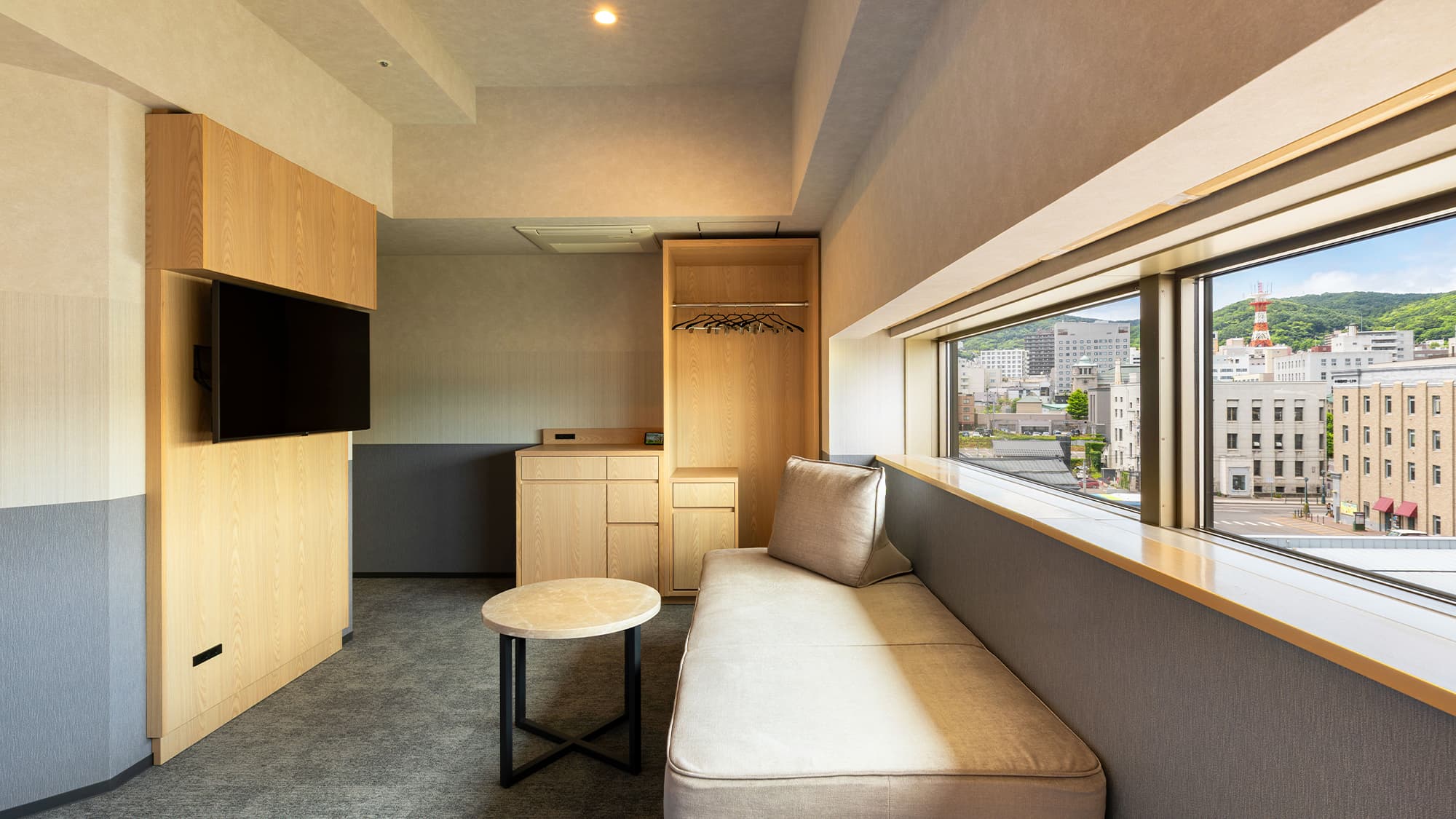 【デラックスツイン】37平米／ご友人やご家族・グループでの観光等、幅広いニーズにお応えする客室