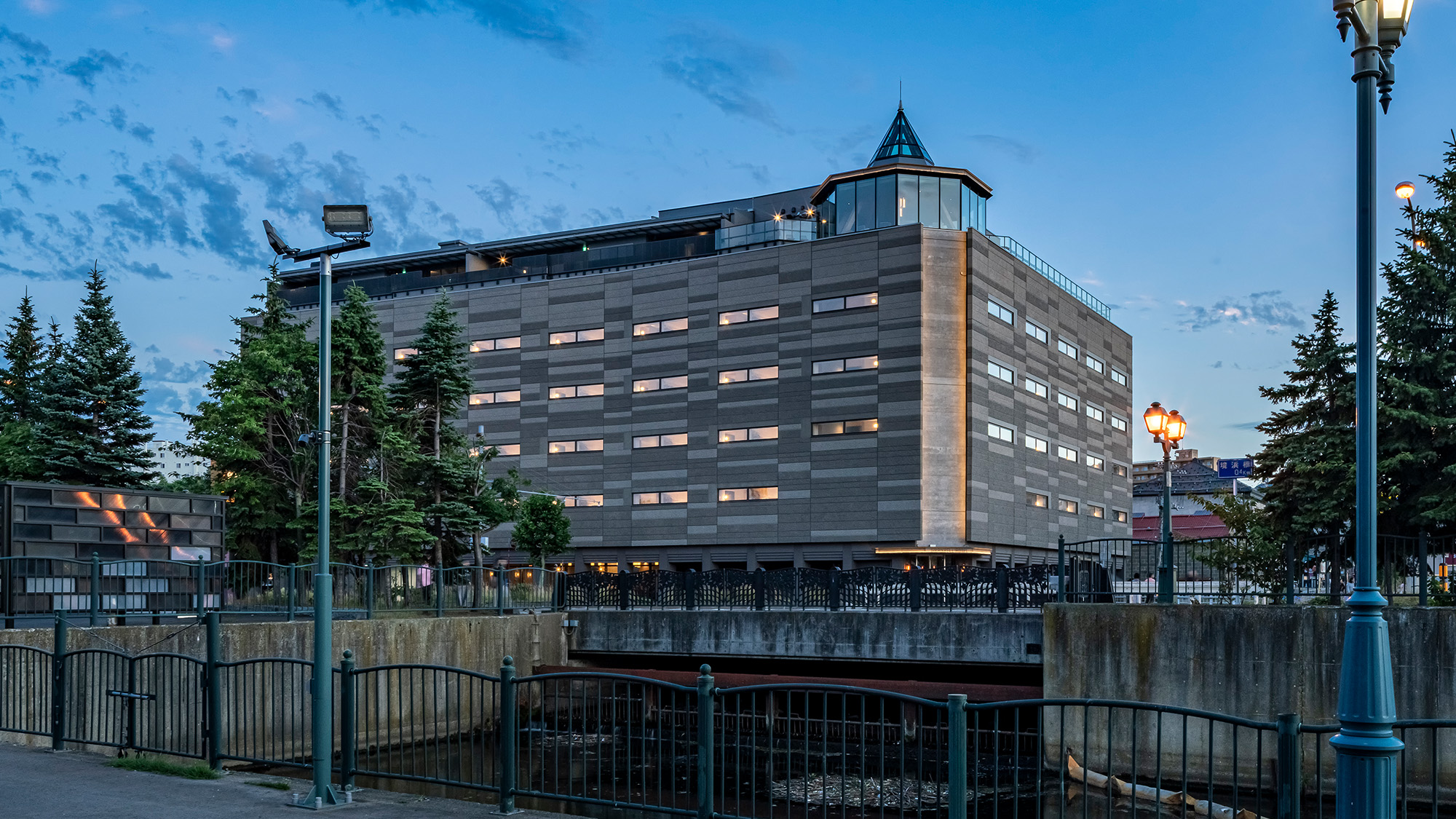 【外観】小樽運河徒歩1分。展望露天風呂とアートに浸る小樽ステイ