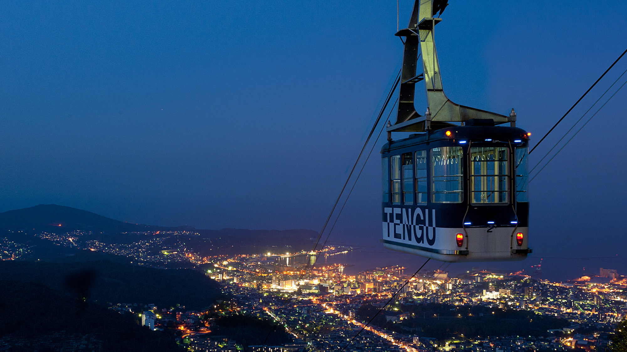 【天狗山】＜車約30分＞標高532mの小樽のシンボル的な山で、「北海道三大夜景」を愉しめる