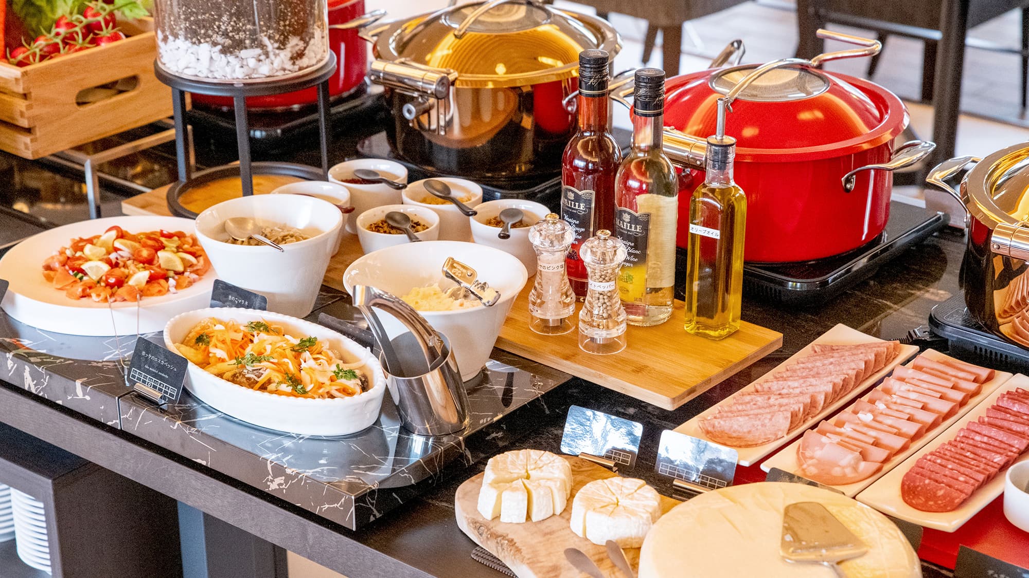【朝食】“いくら”でも盛れる海鮮丼など、北海道の魅力が詰まった和洋約70種類の朝食ビュッフェ