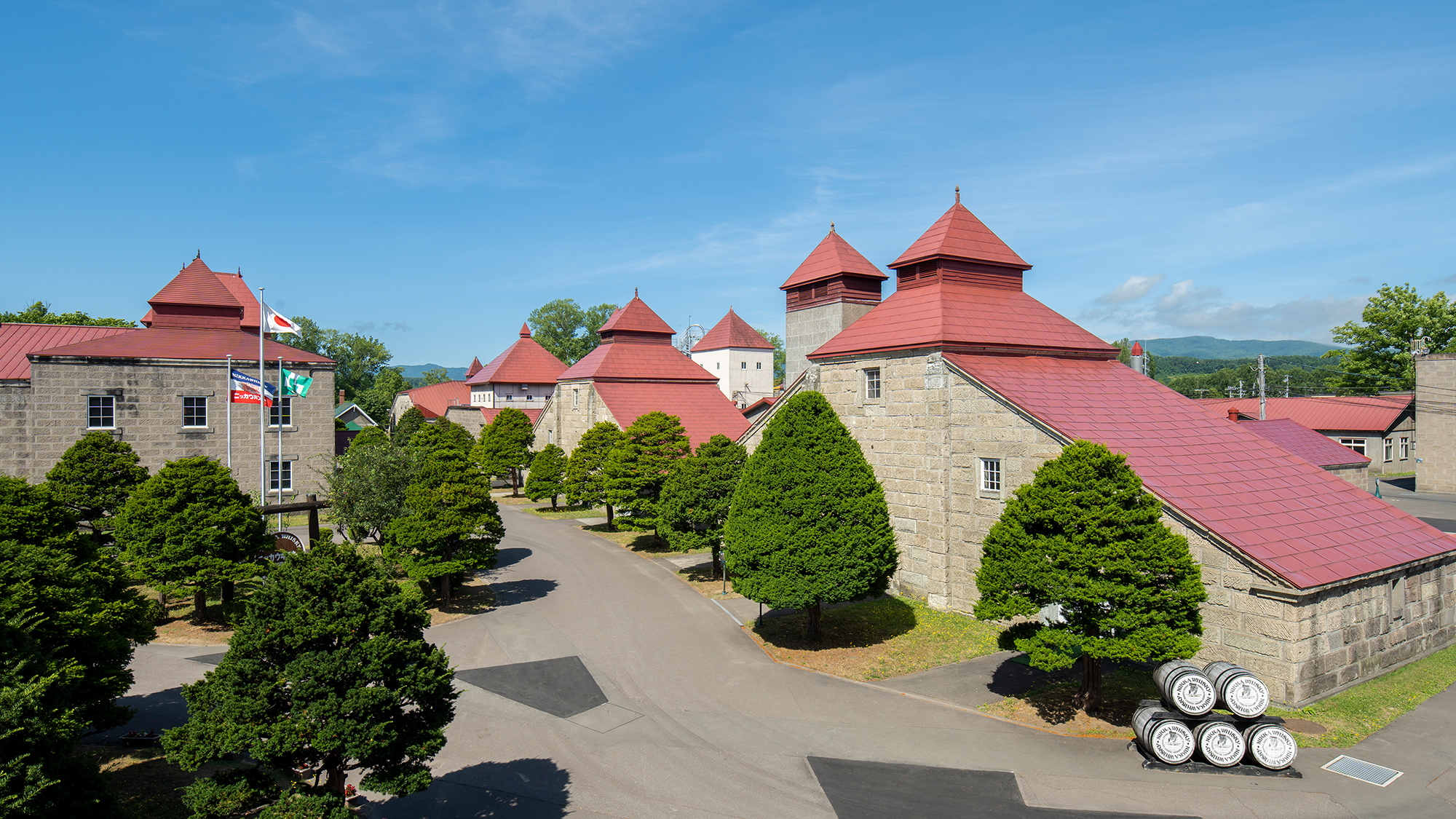 【ニッカウヰスキー余市蒸留所】＜車約30分＞1934年に竹鶴政孝が設立したニッカウヰスキー初の蒸溜所