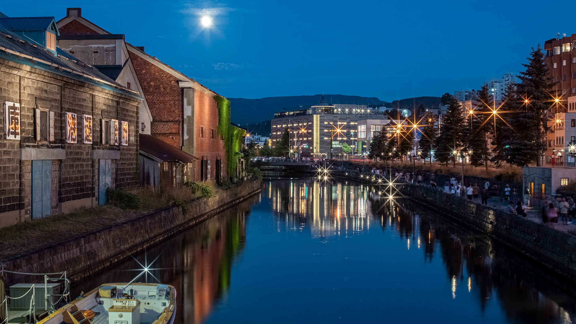 【外観】小樽運河の目の前に佇むデザイナーズホテル
